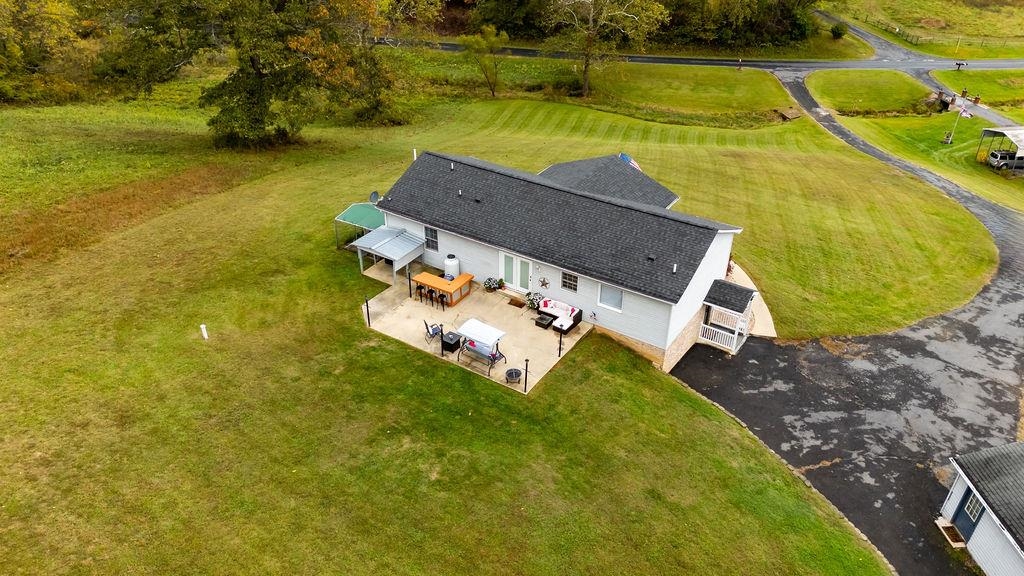 366 SMOKY ROW RD