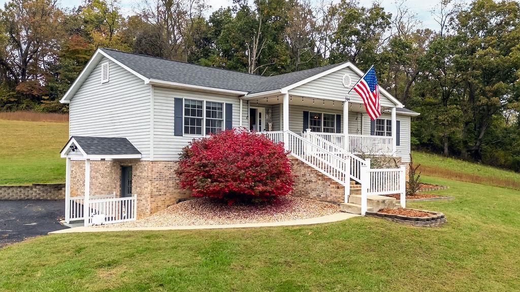 366 SMOKY ROW RD