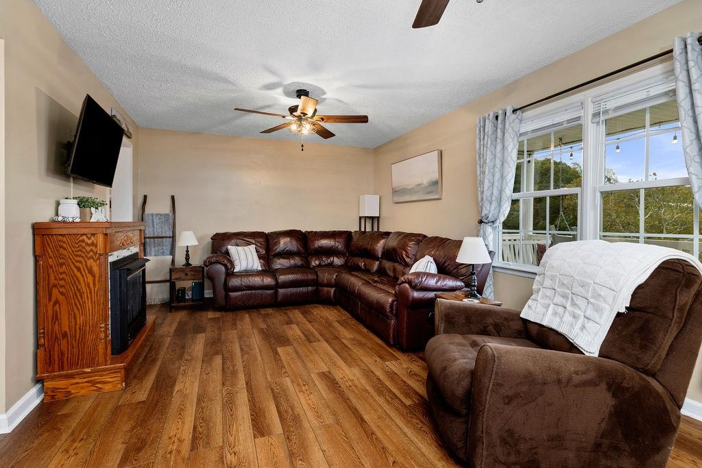 366 SMOKY ROW RD