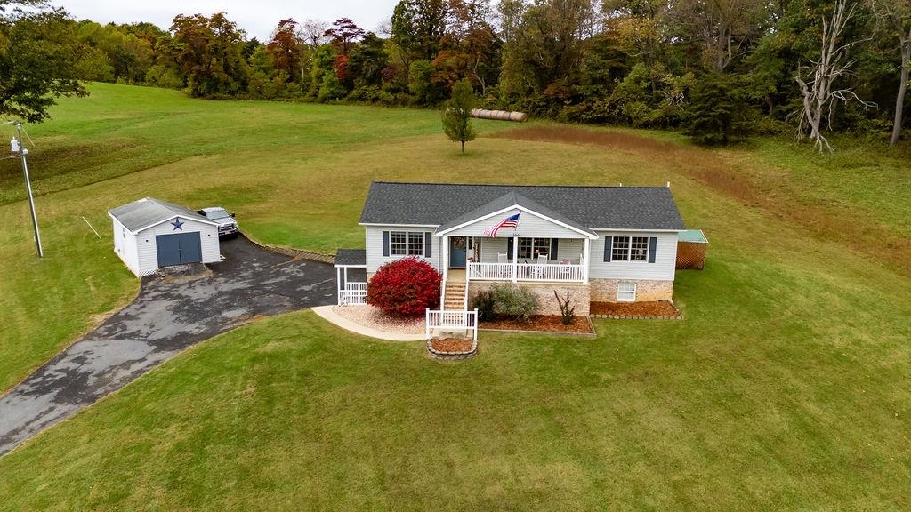 366 SMOKY ROW RD