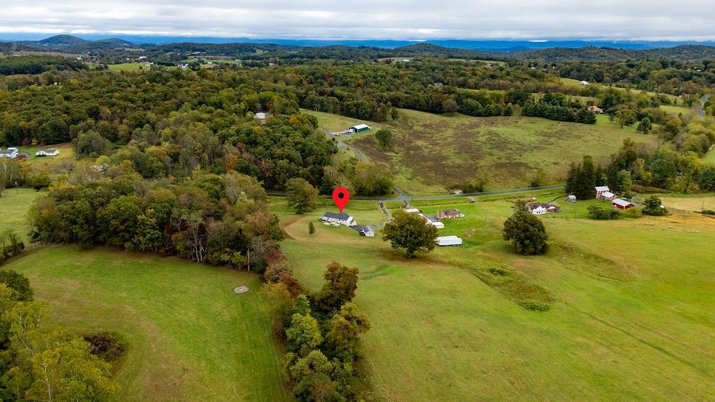 366 SMOKY ROW RD