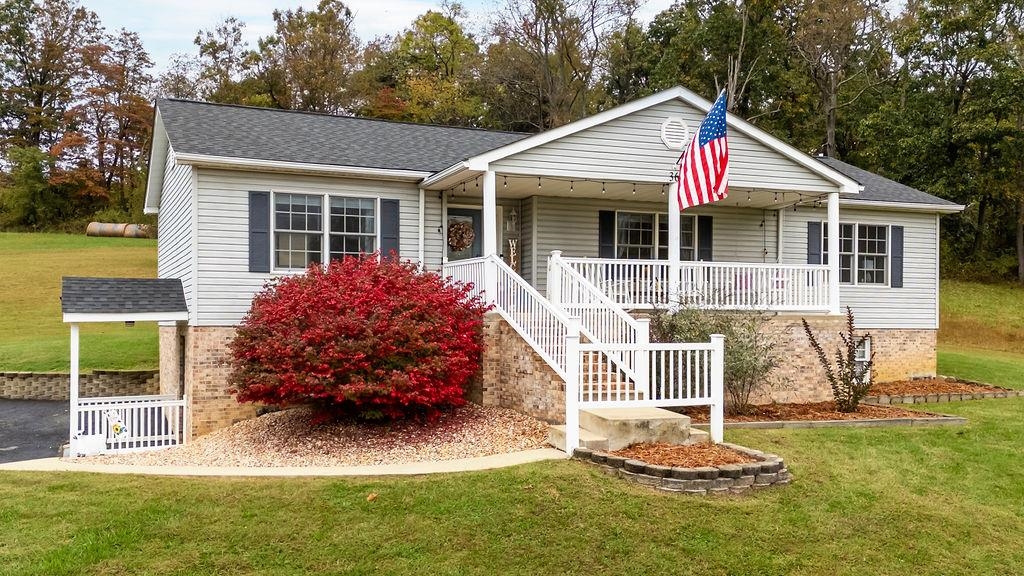 366 SMOKY ROW RD
