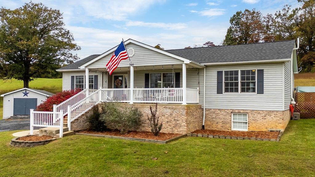 366 SMOKY ROW RD