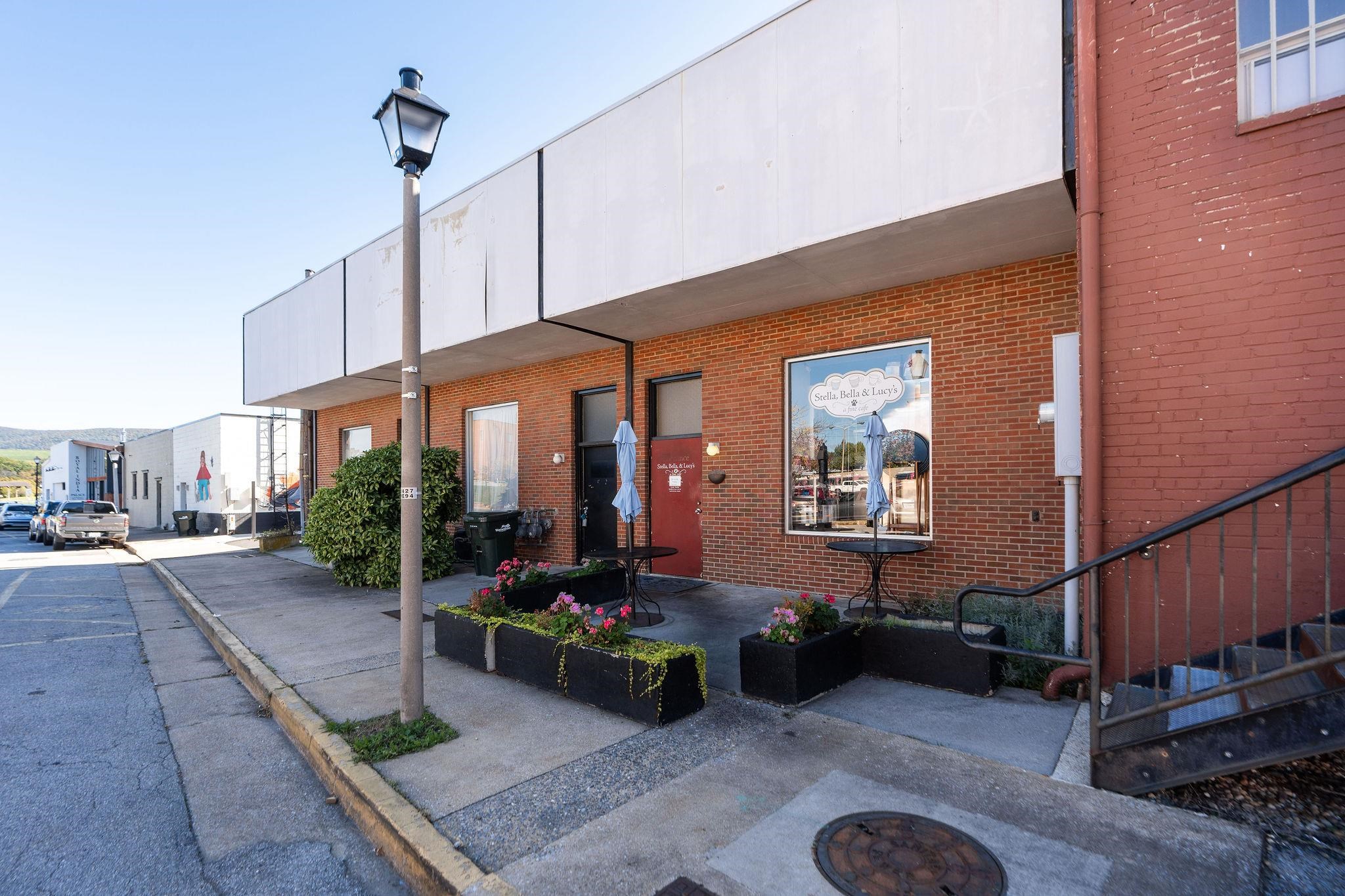 323 W MAIN ST