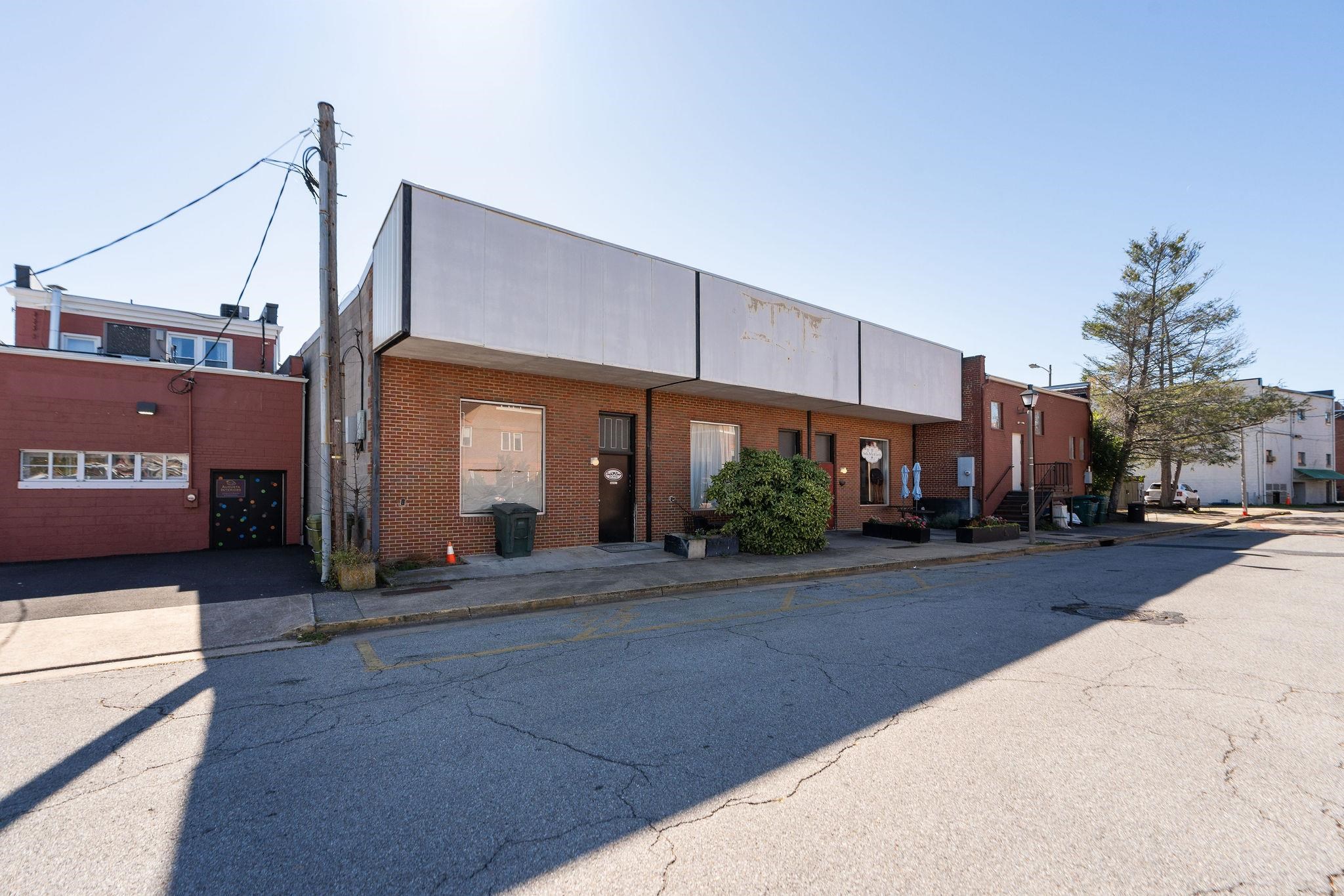 323 W MAIN ST