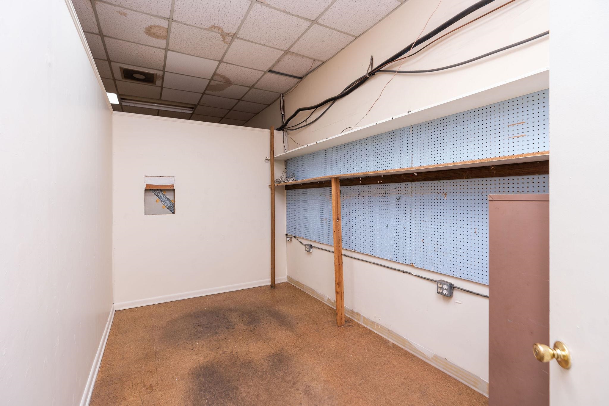 323 W MAIN ST