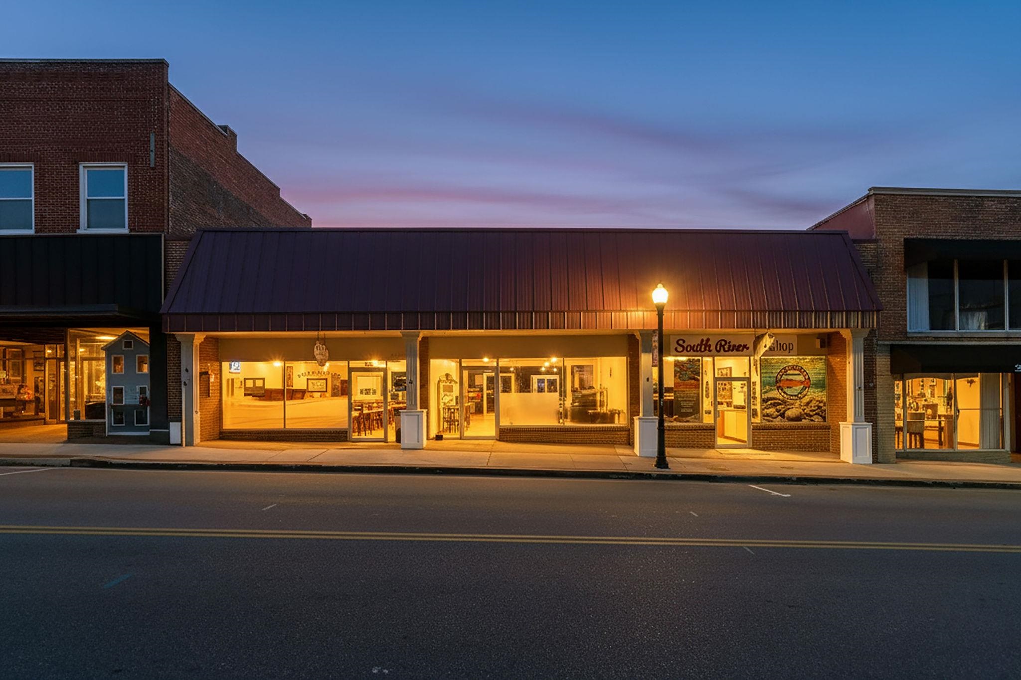 323 W MAIN ST