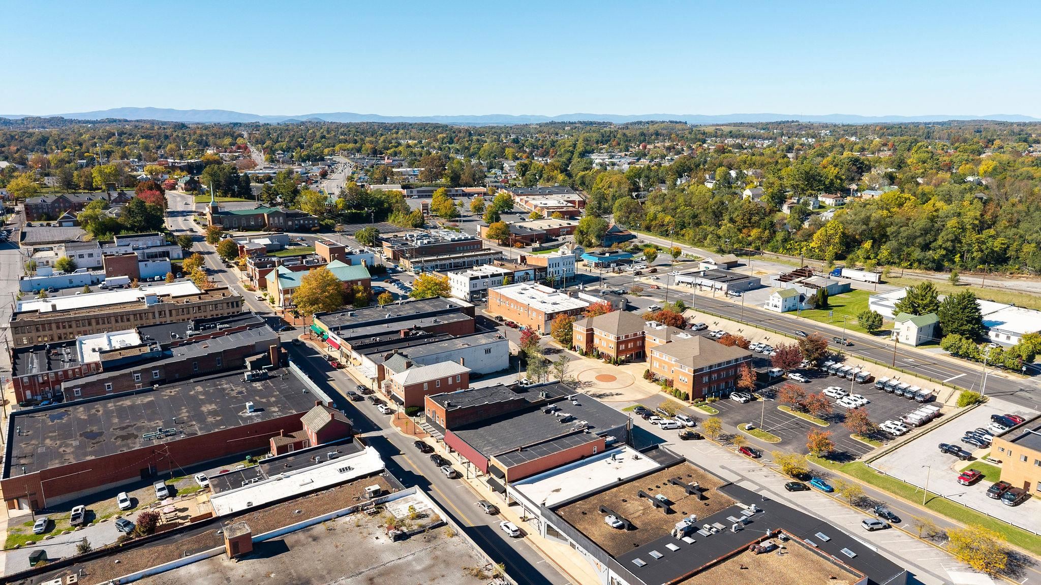 323 W MAIN ST