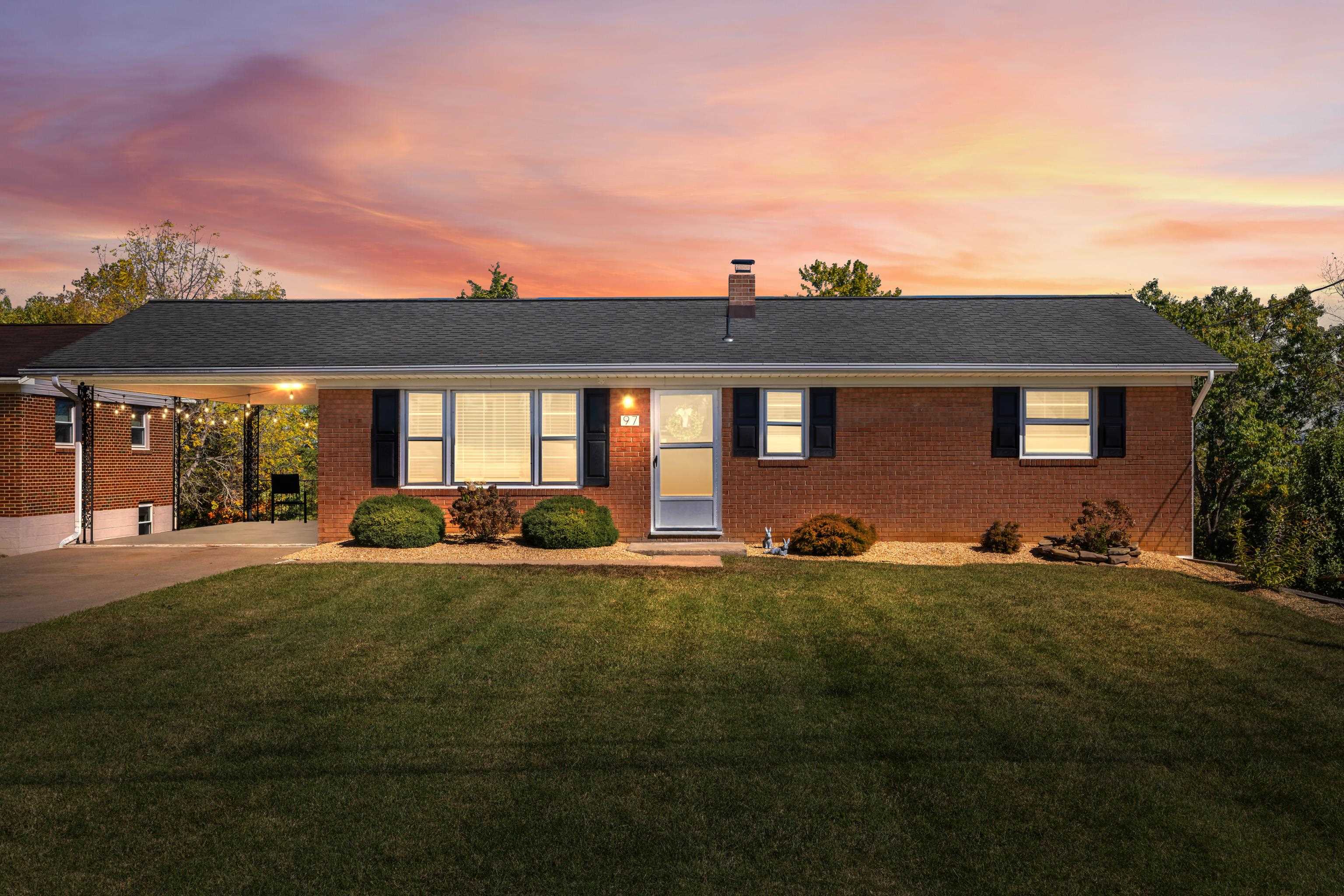 97 HILLSIDE DR