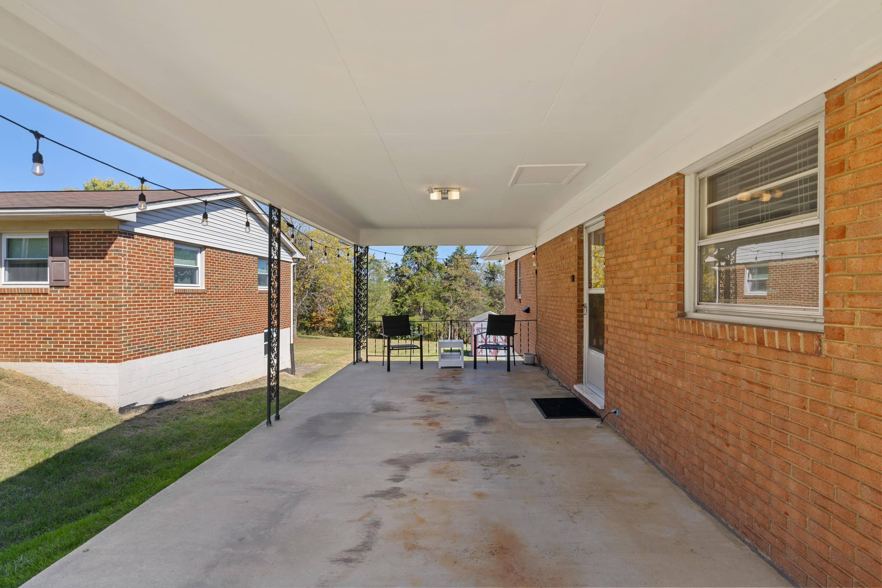 97 HILLSIDE DR