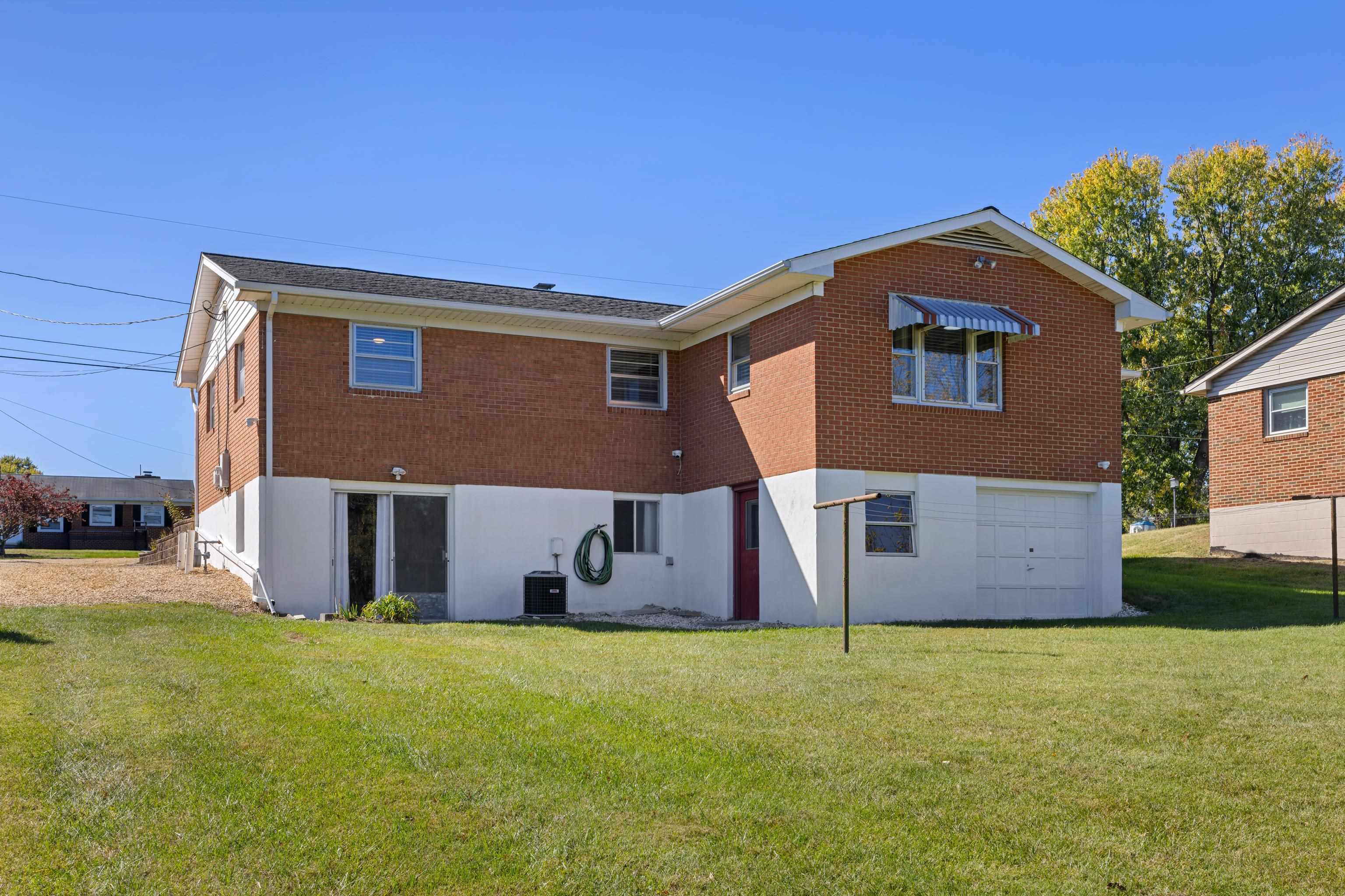 97 HILLSIDE DR