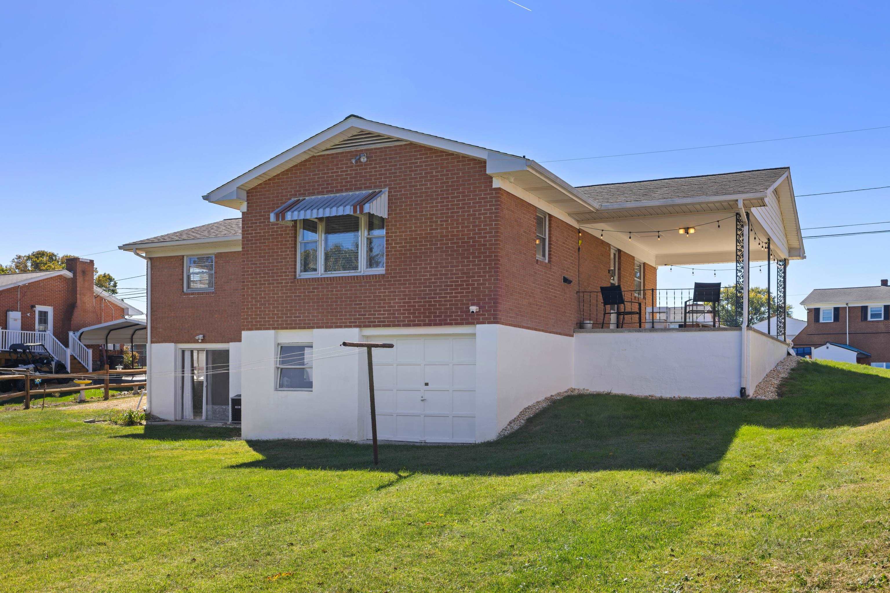 97 HILLSIDE DR