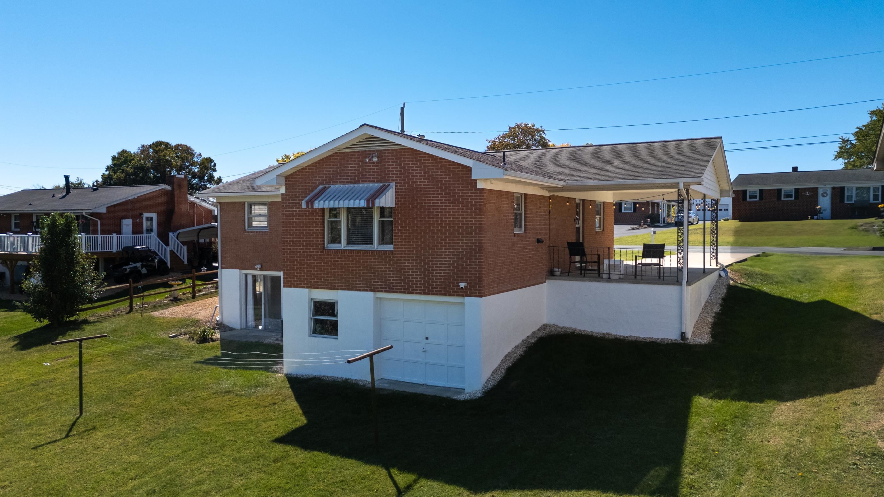 97 HILLSIDE DR