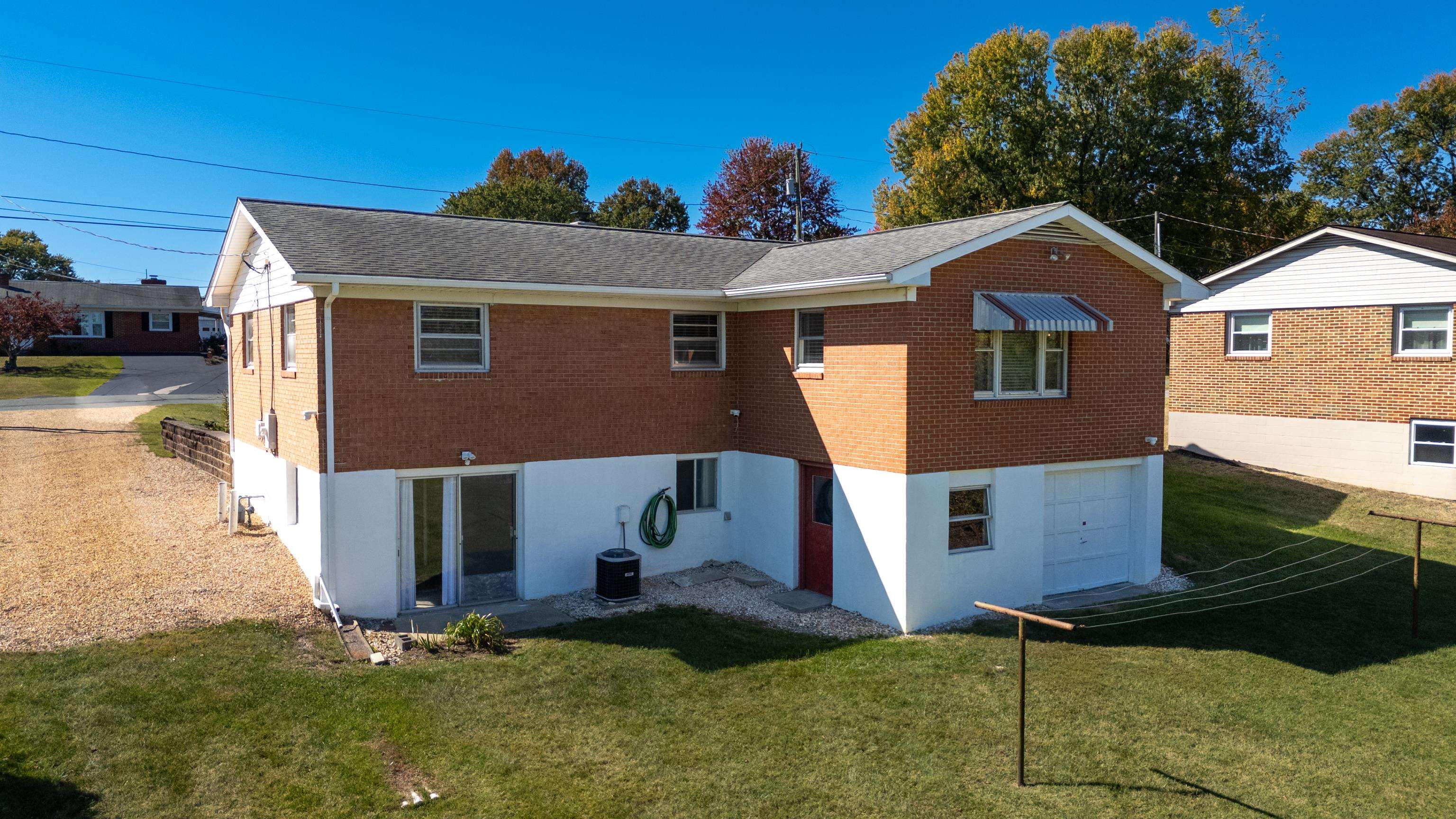 97 HILLSIDE DR
