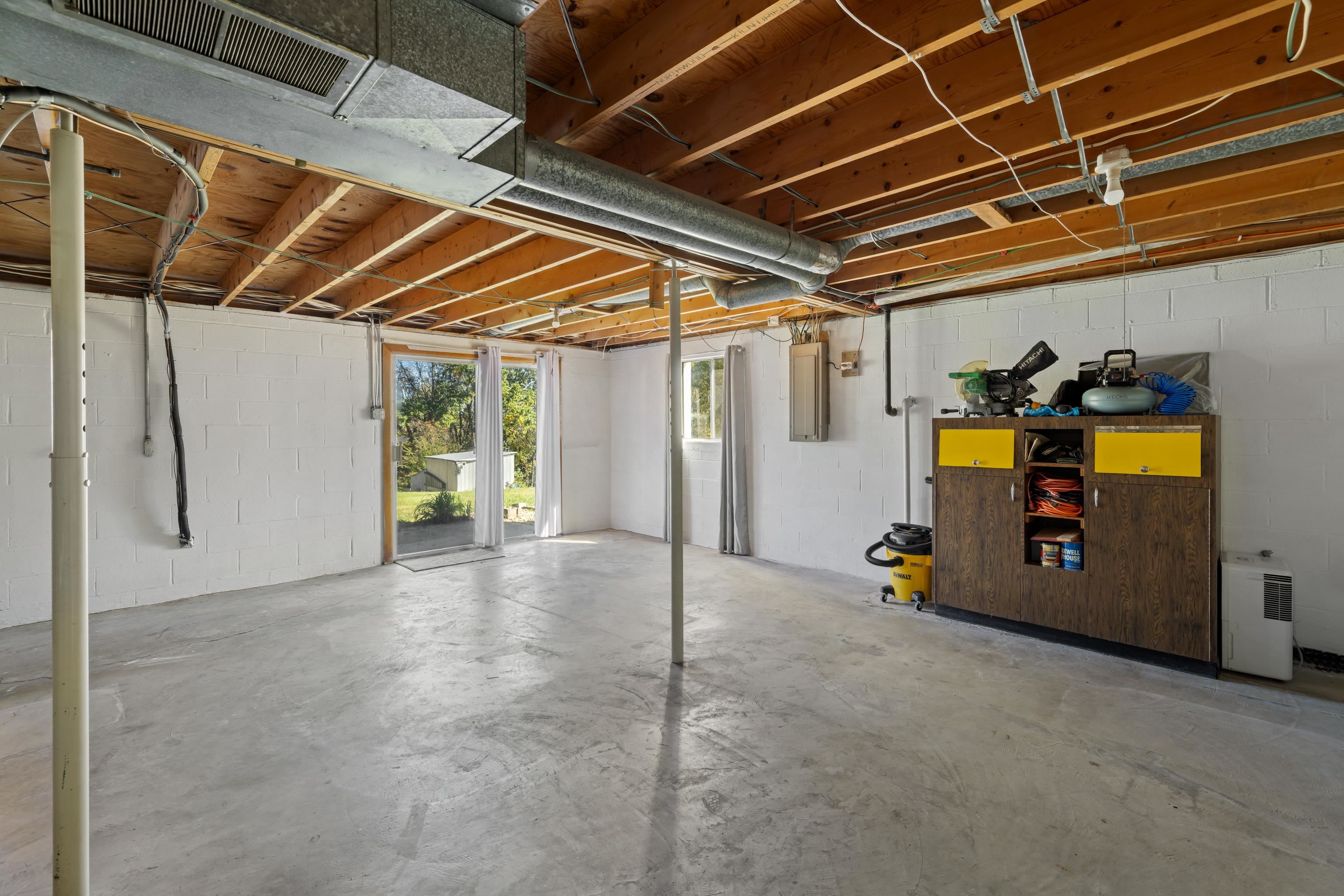 97 HILLSIDE DR