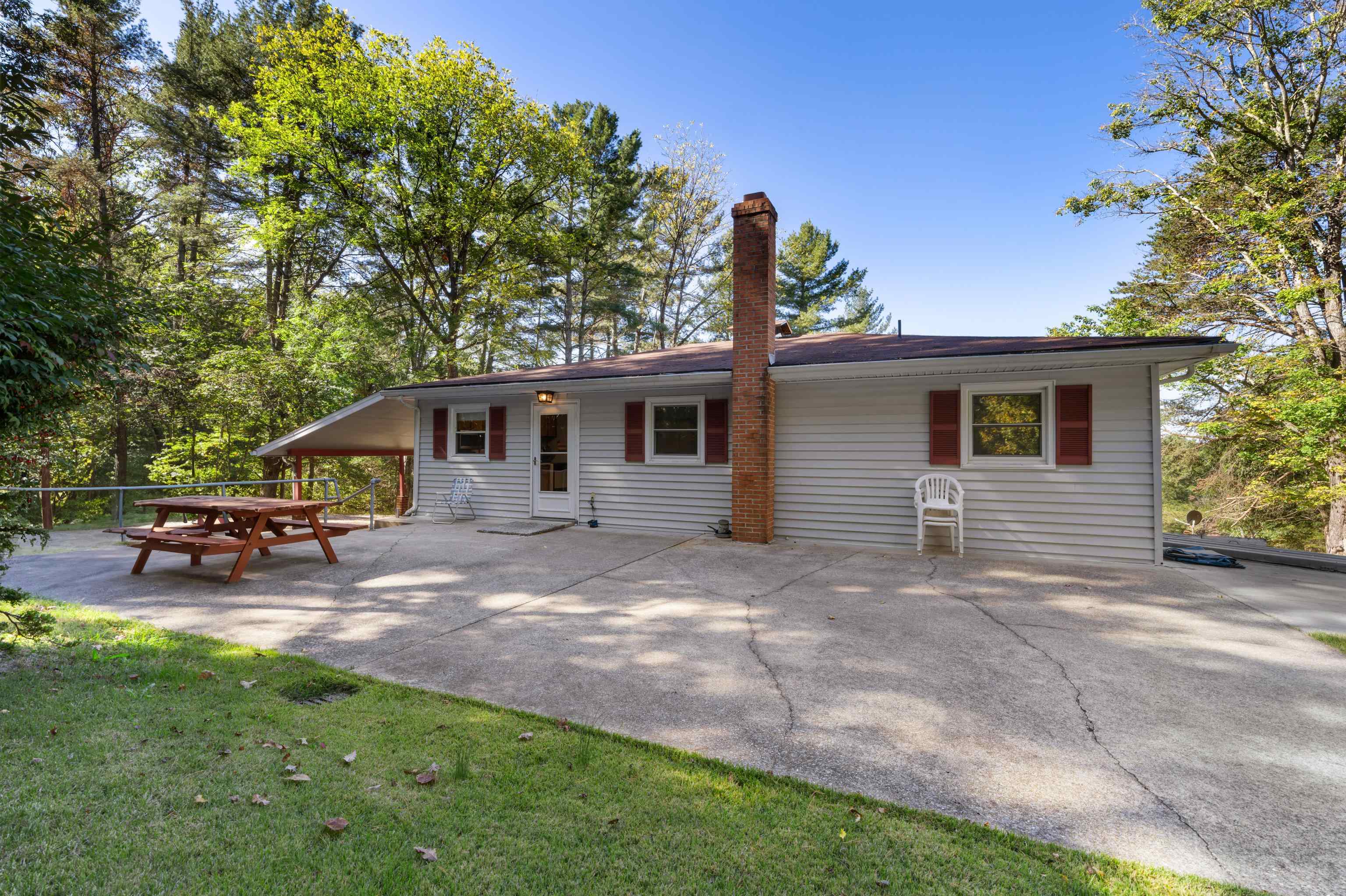 2106 LAUREL HILL RD