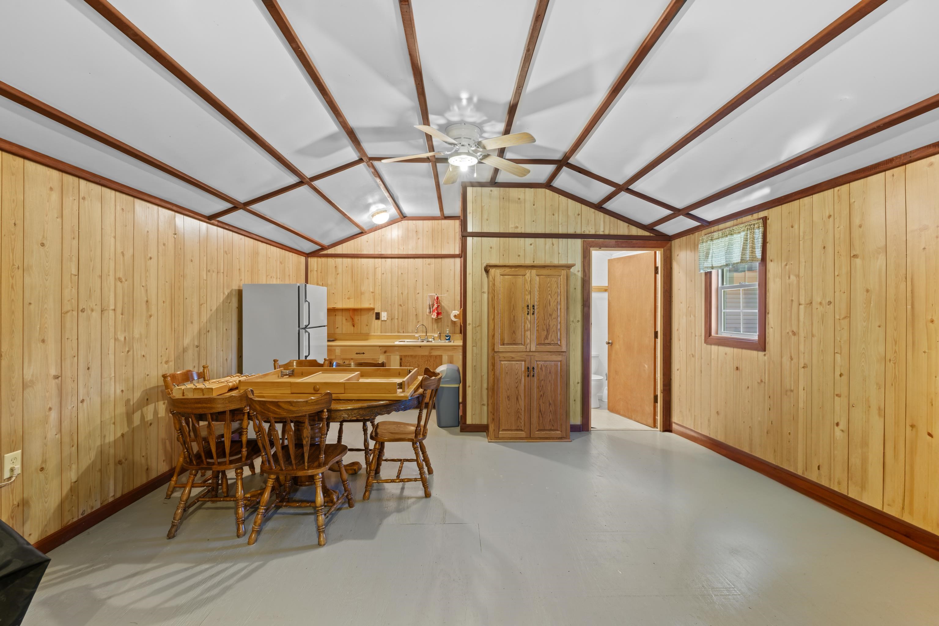 2106 LAUREL HILL RD