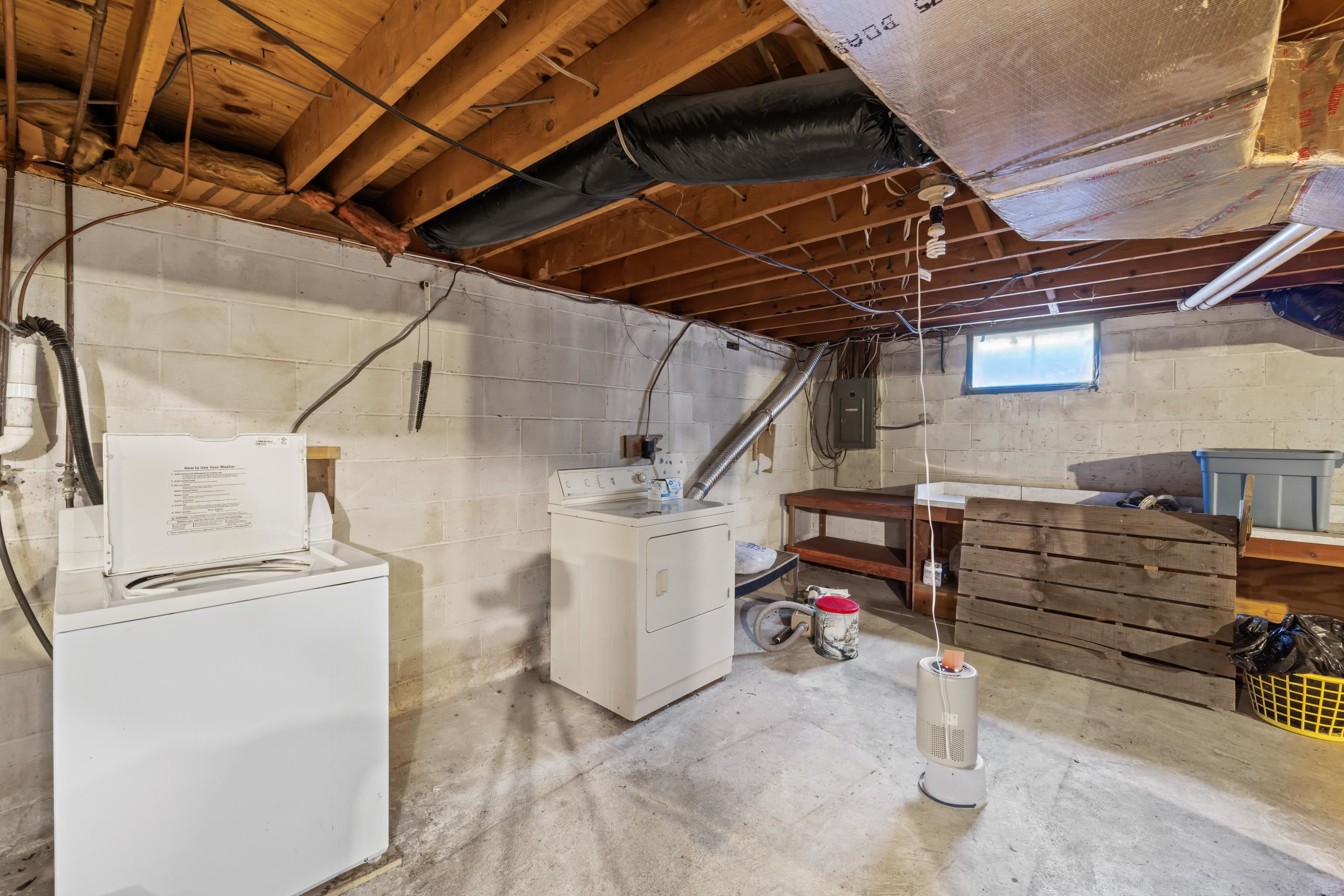 2106 LAUREL HILL RD