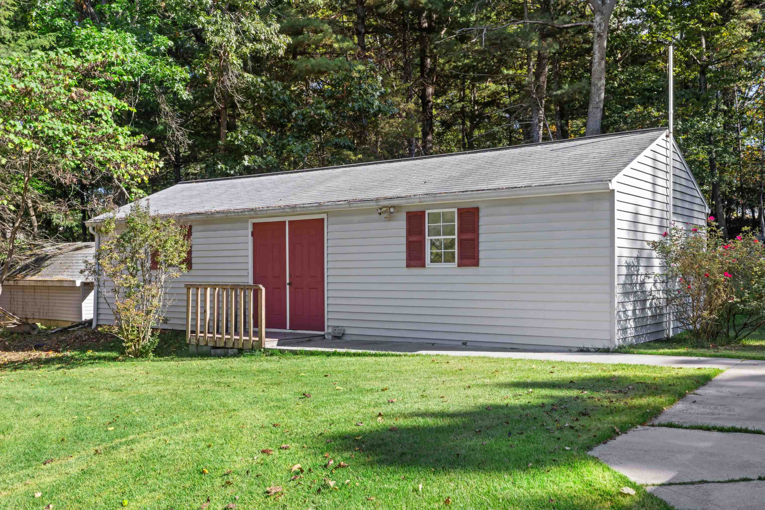 2106 LAUREL HILL RD