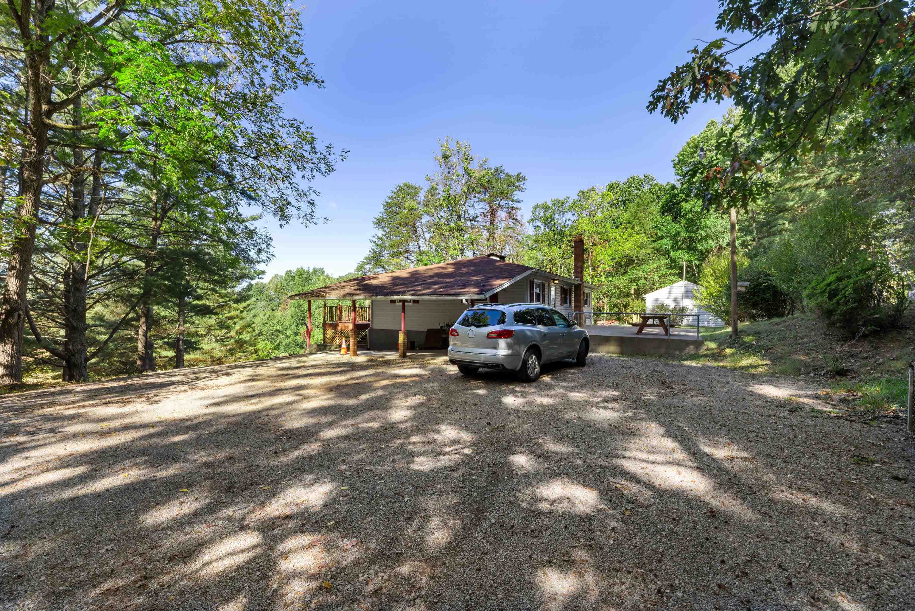 2106 LAUREL HILL RD