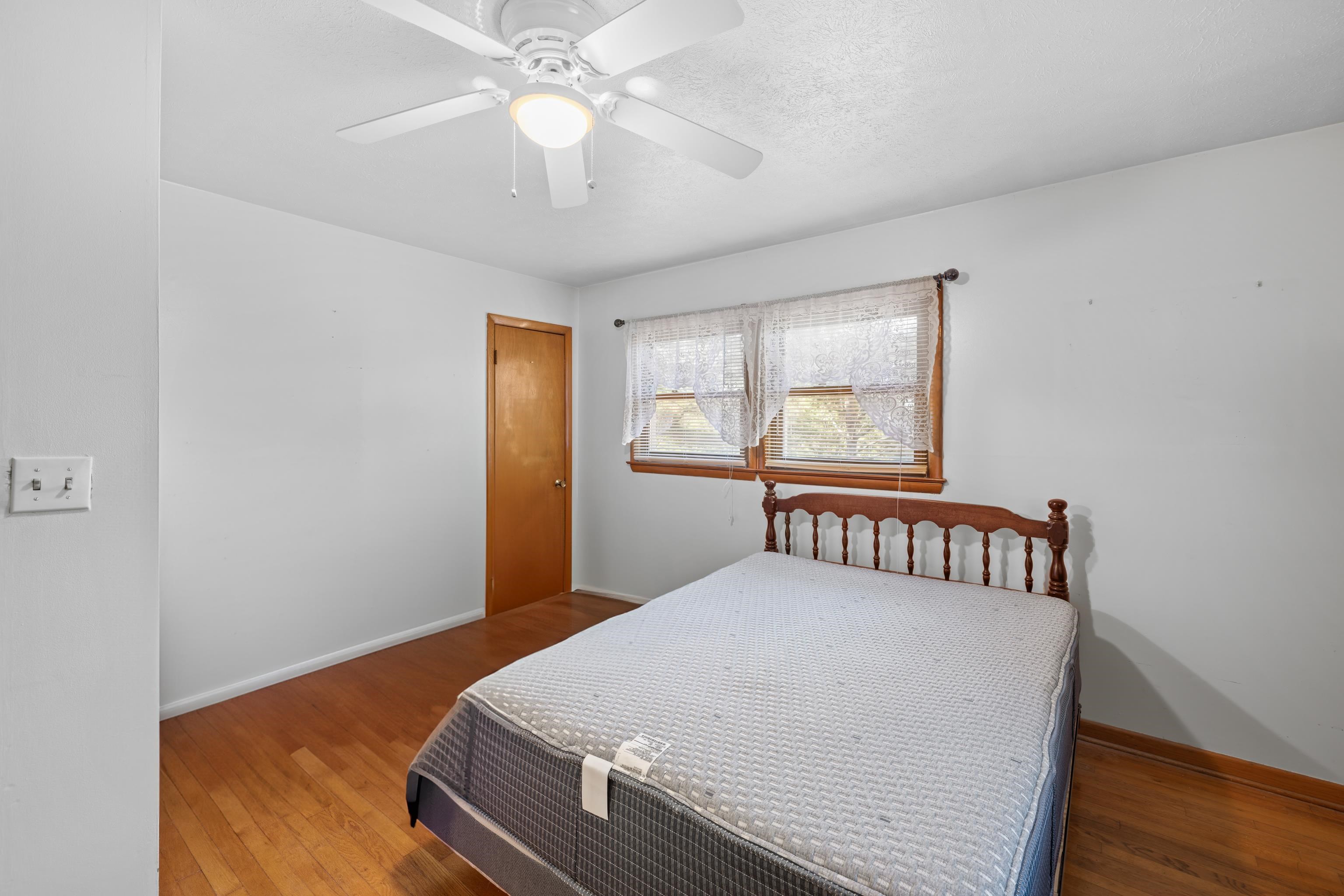 2106 LAUREL HILL RD