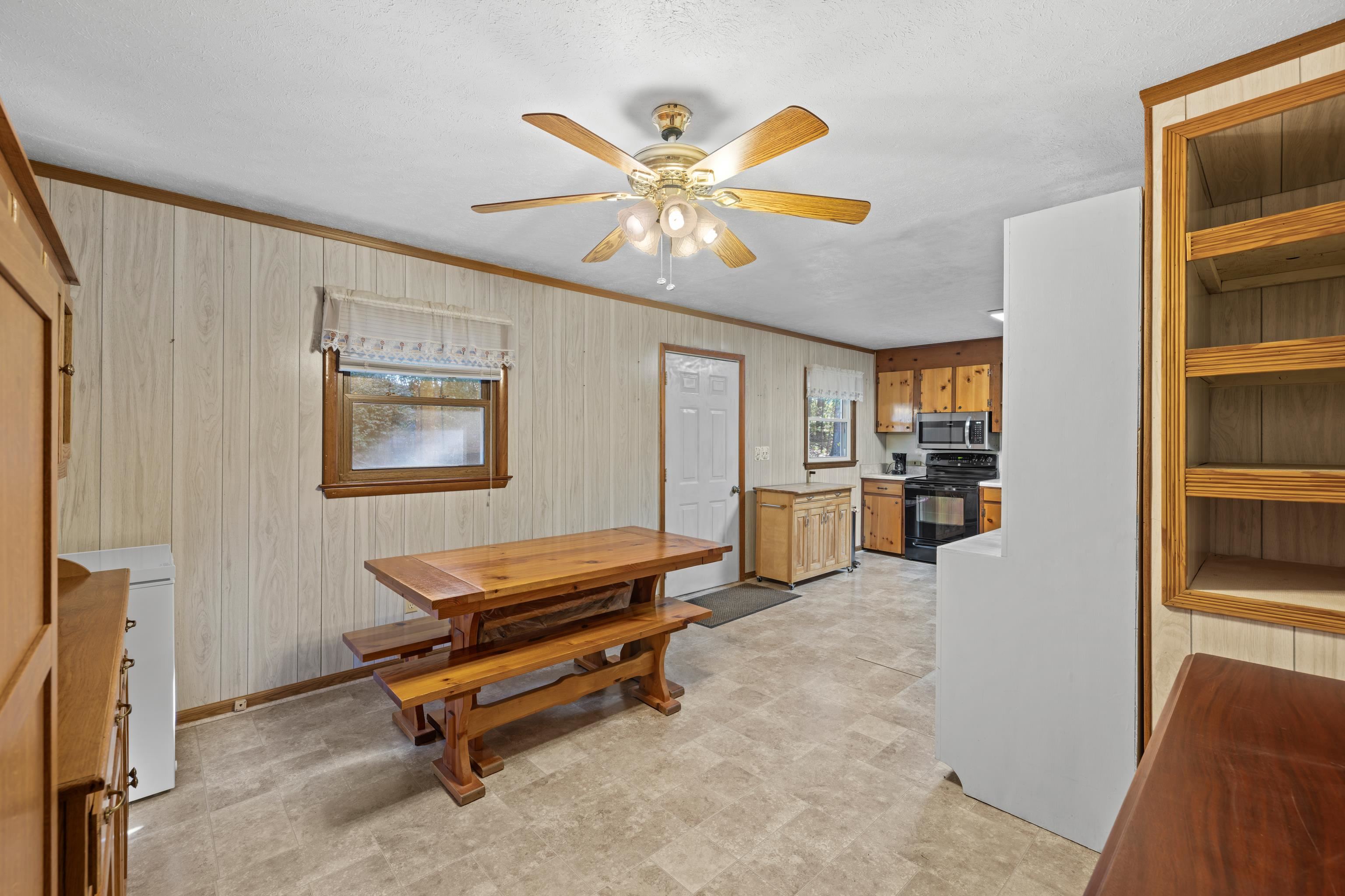 2106 LAUREL HILL RD