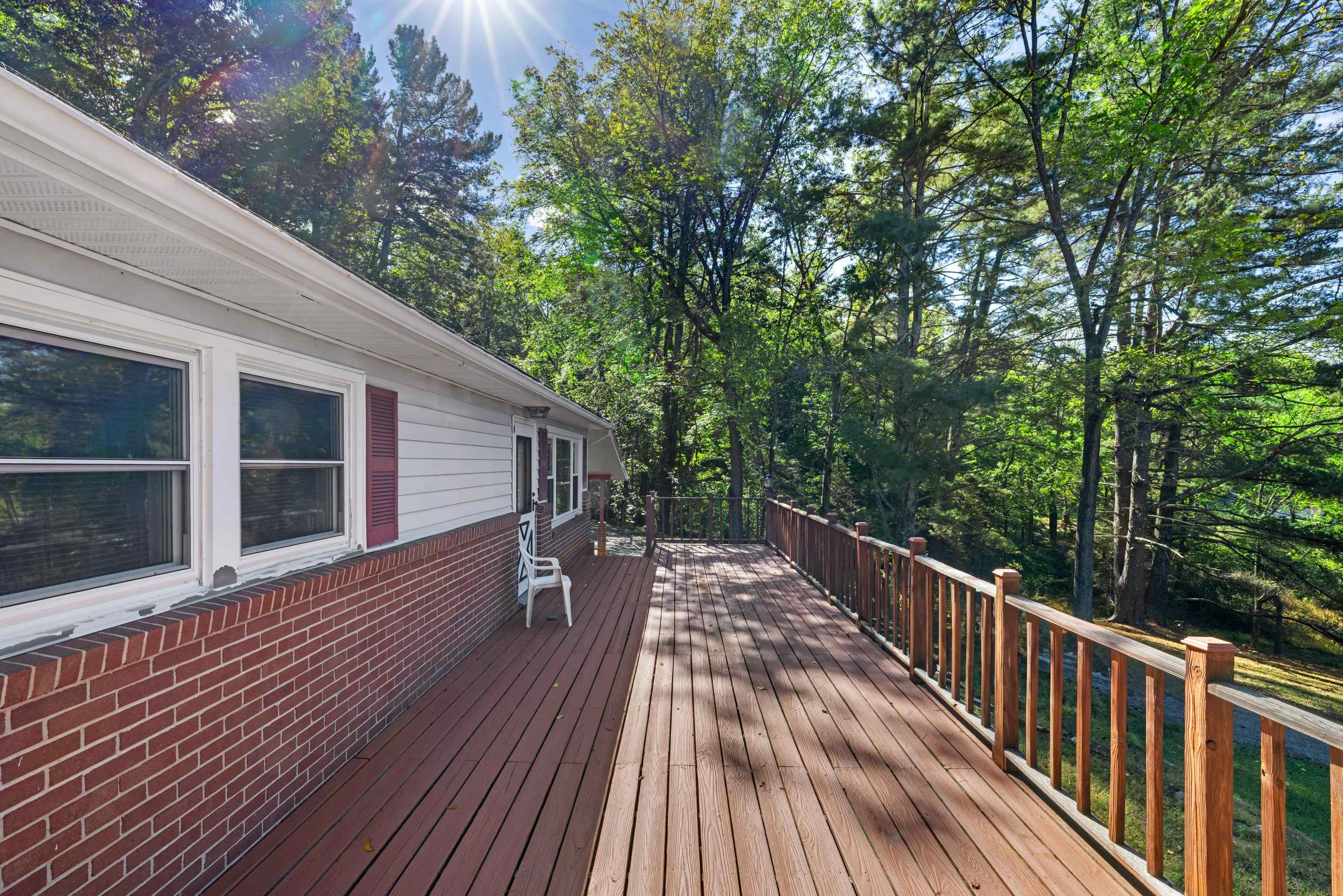 2106 LAUREL HILL RD