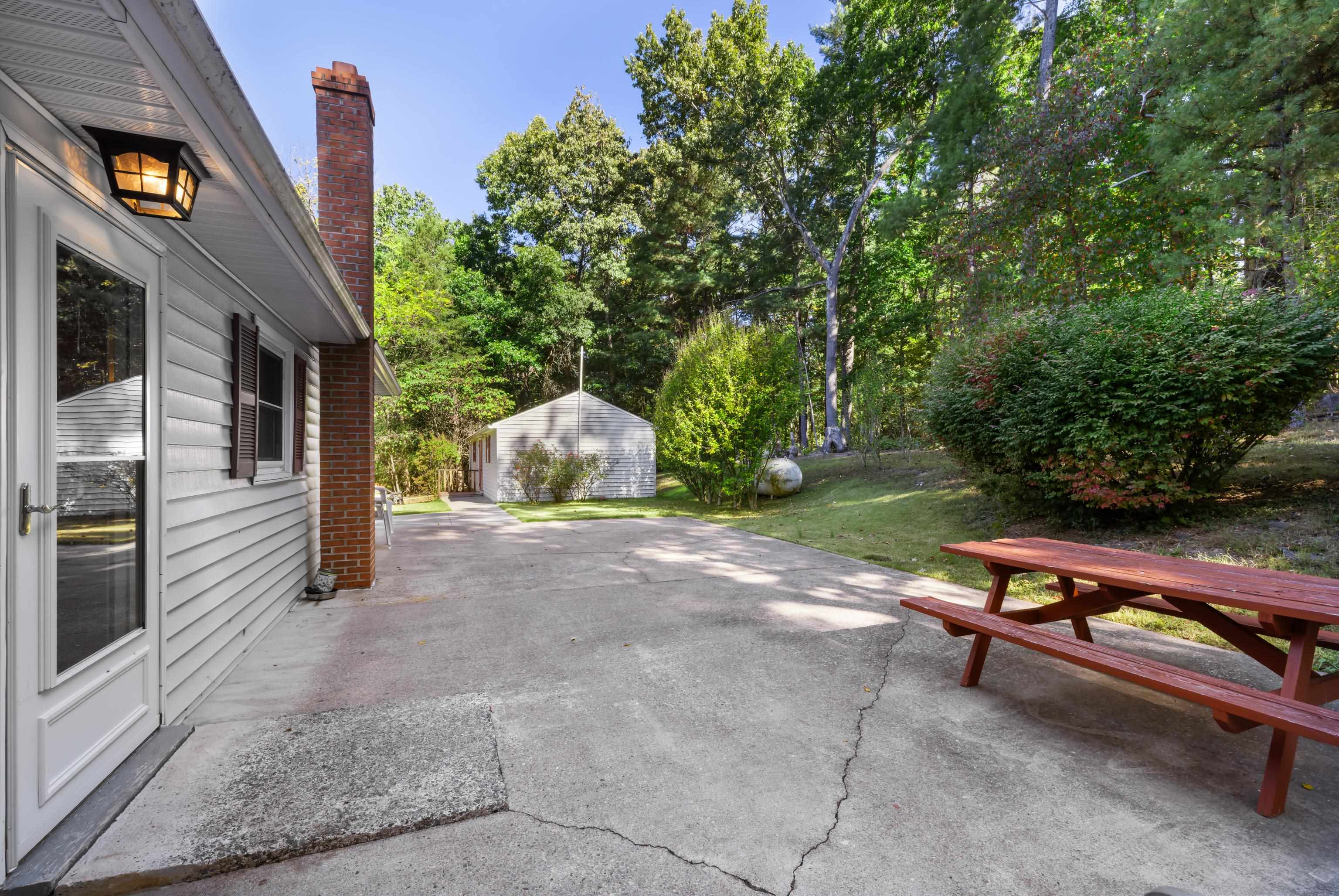2106 LAUREL HILL RD