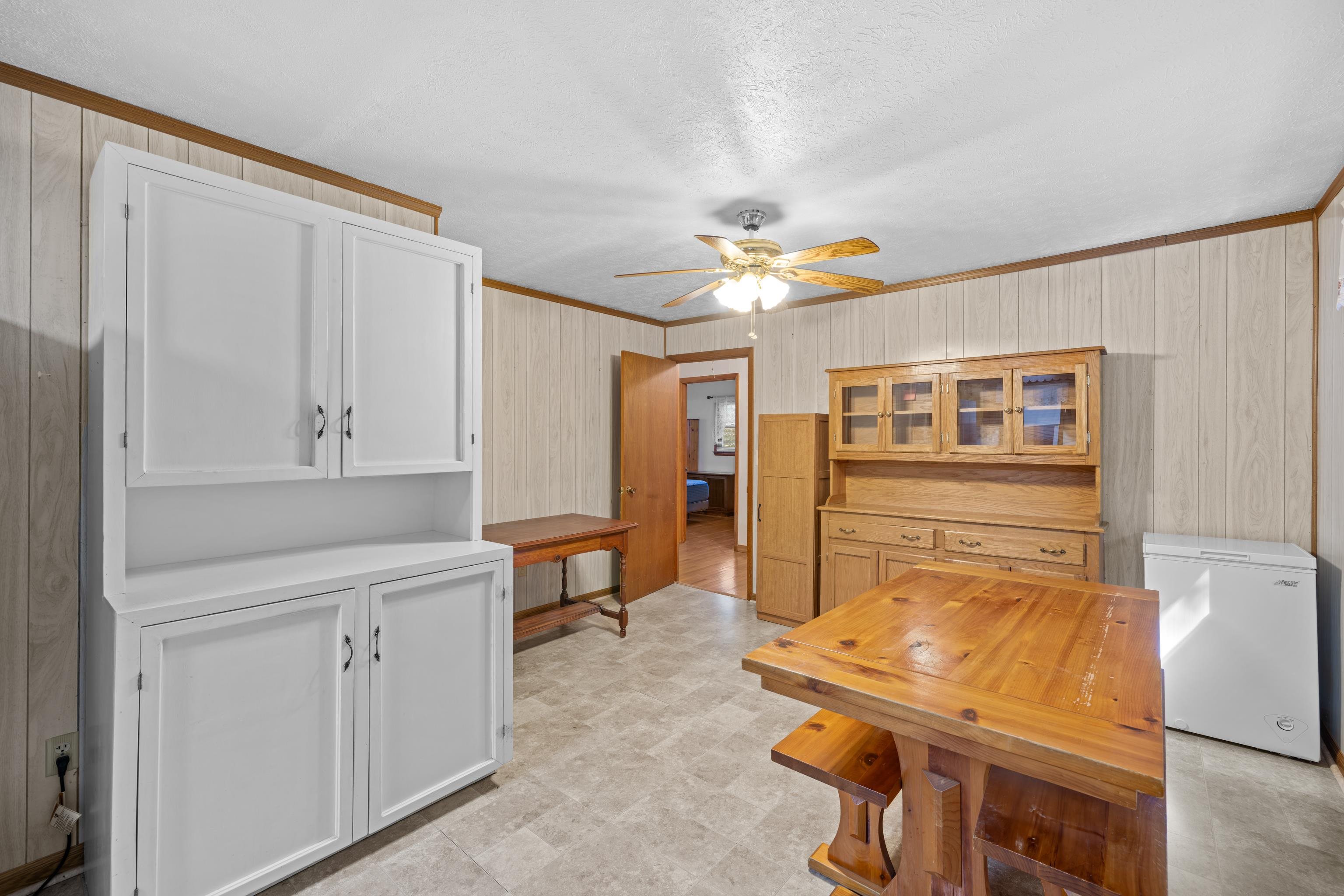 2106 LAUREL HILL RD