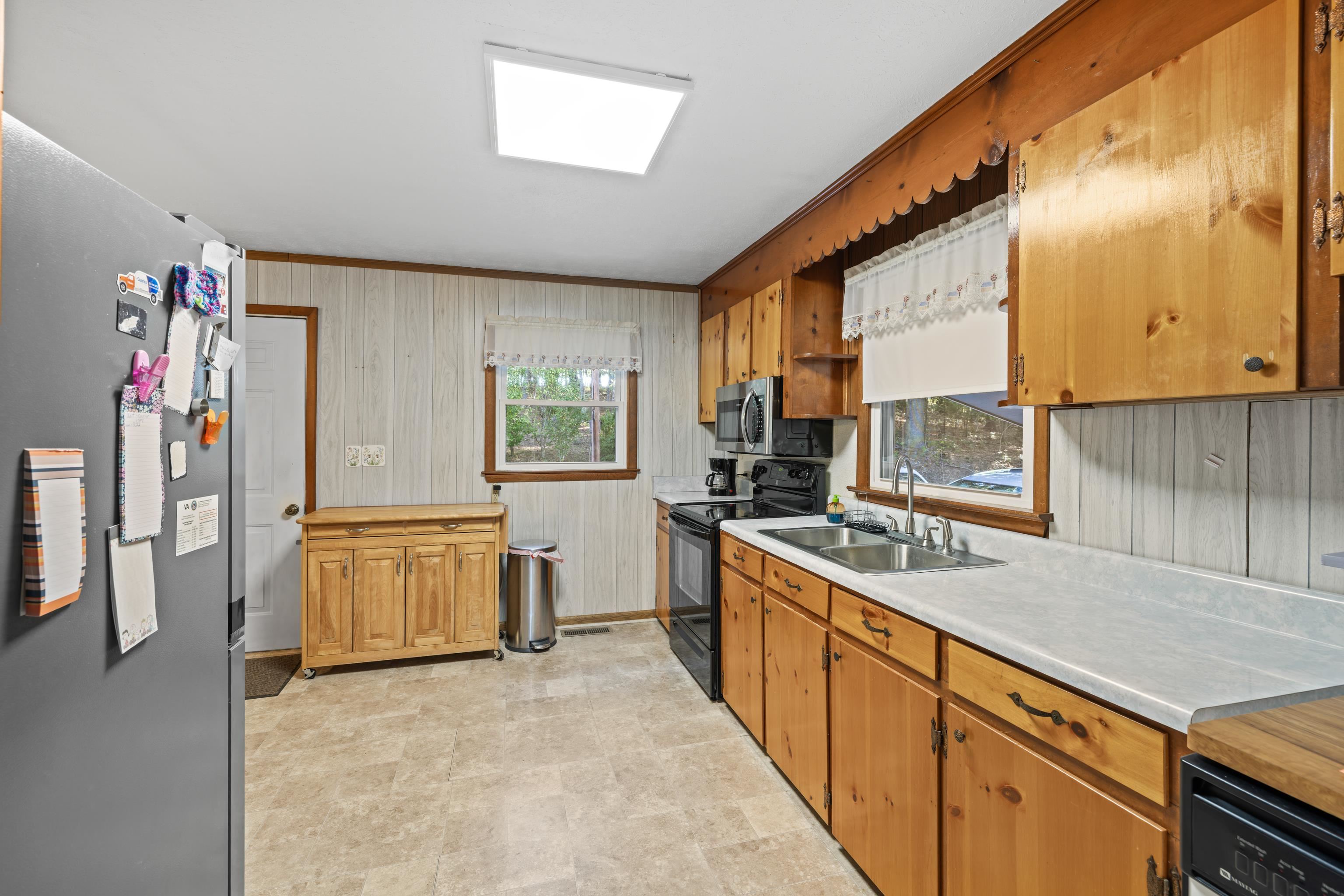 2106 LAUREL HILL RD
