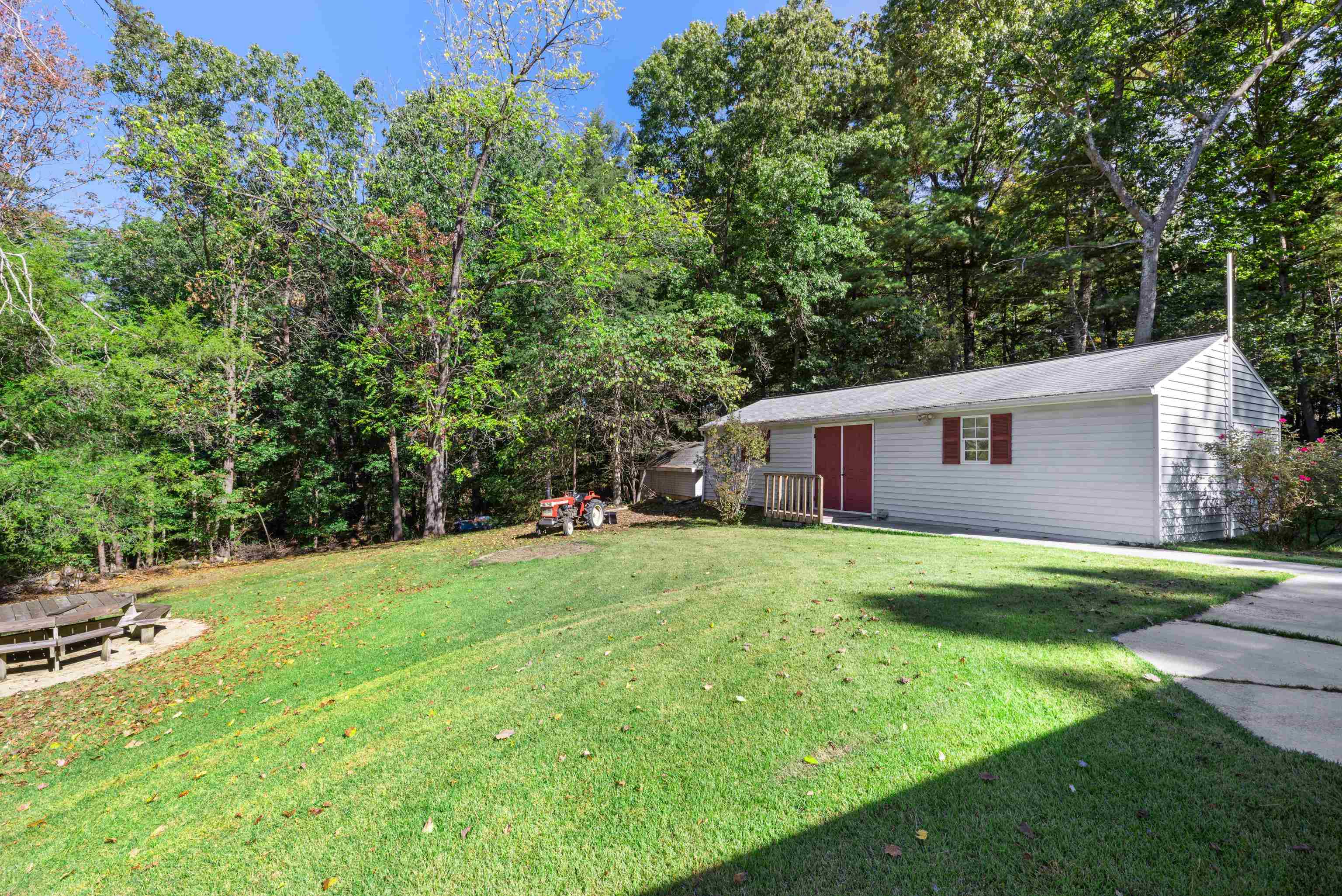 2106 LAUREL HILL RD
