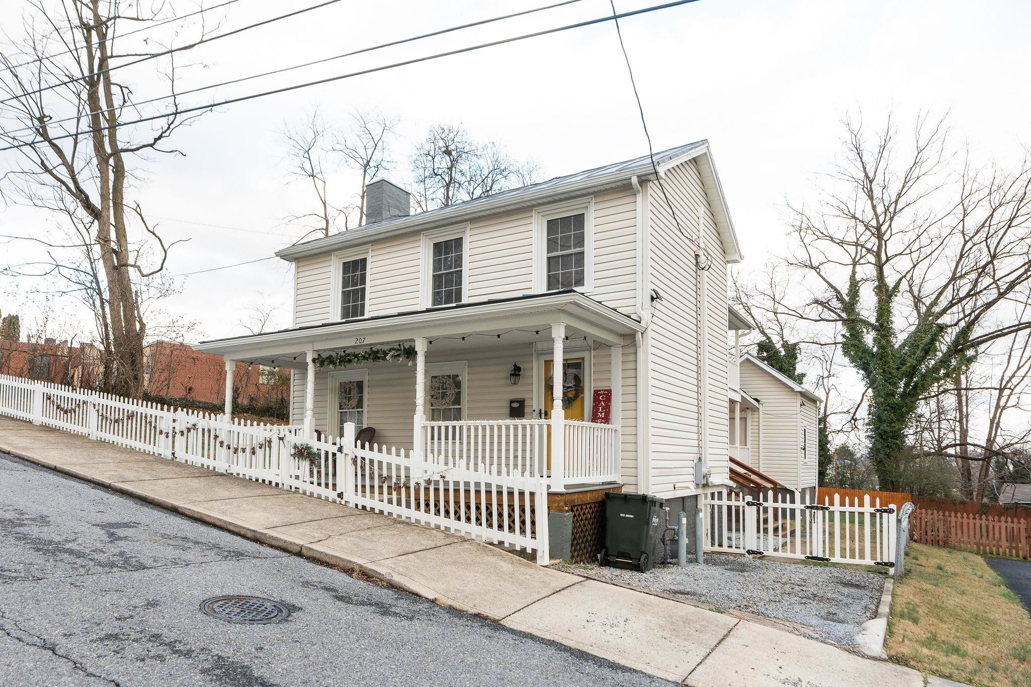 207 RESERVOIR ST