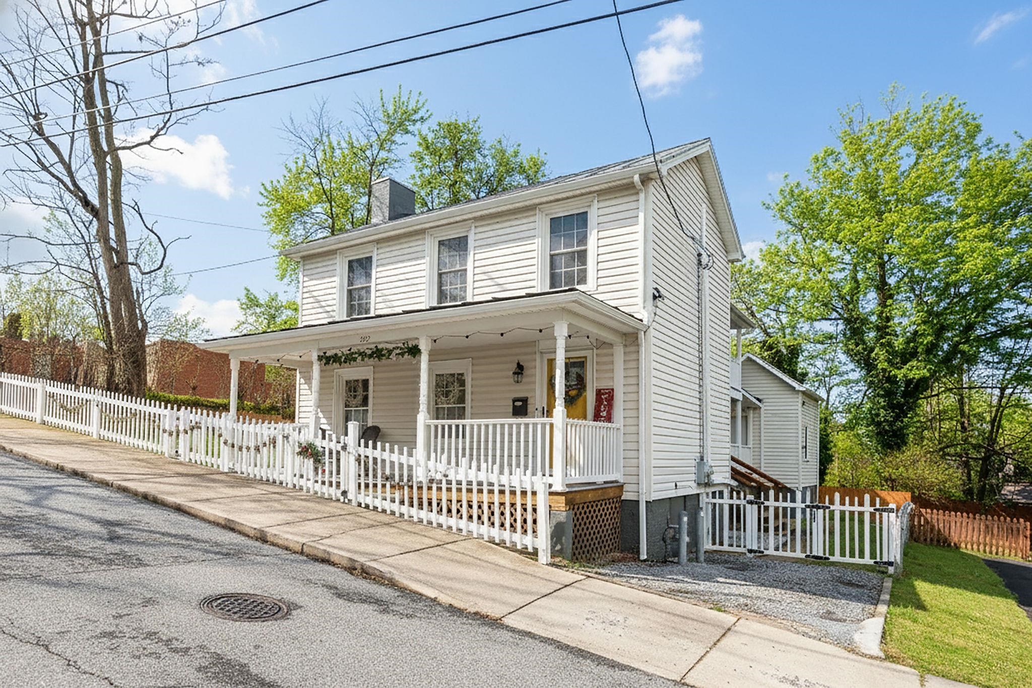 207 RESERVOIR ST