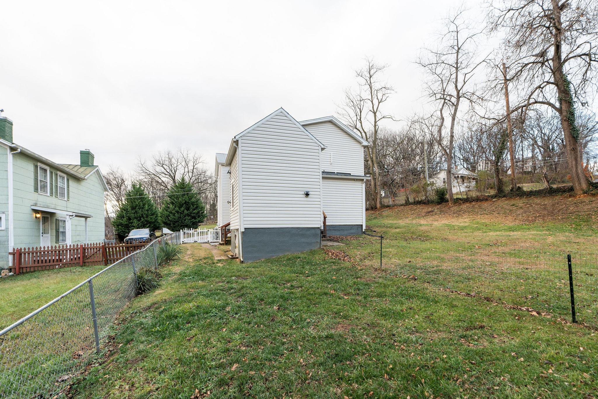 207 RESERVOIR ST