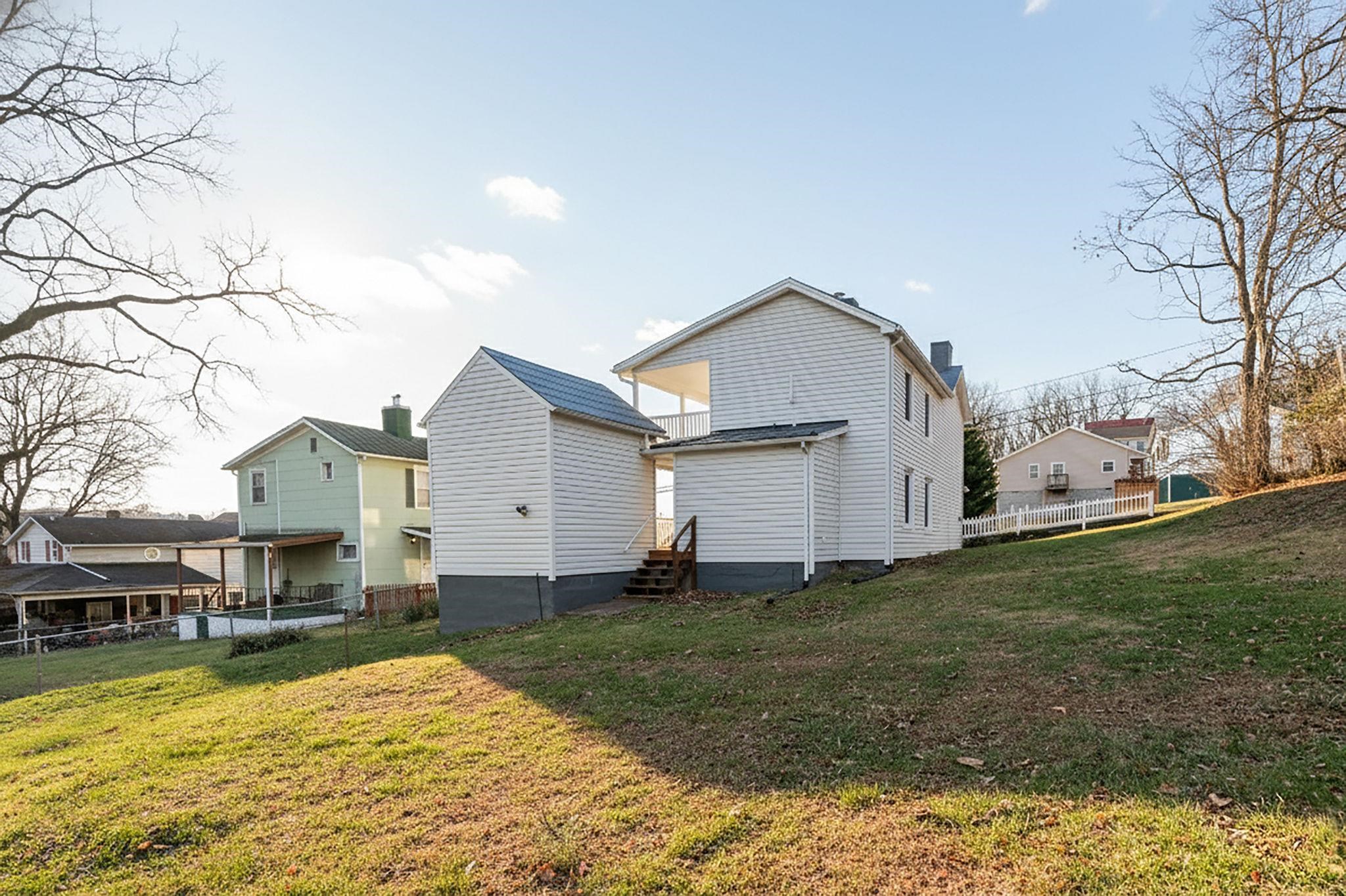 207 RESERVOIR ST