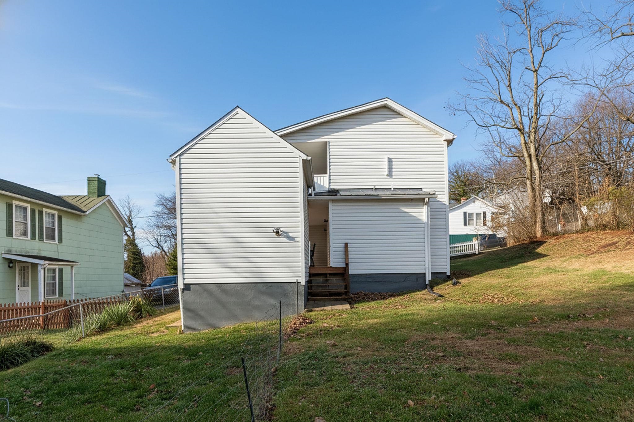 207 RESERVOIR ST