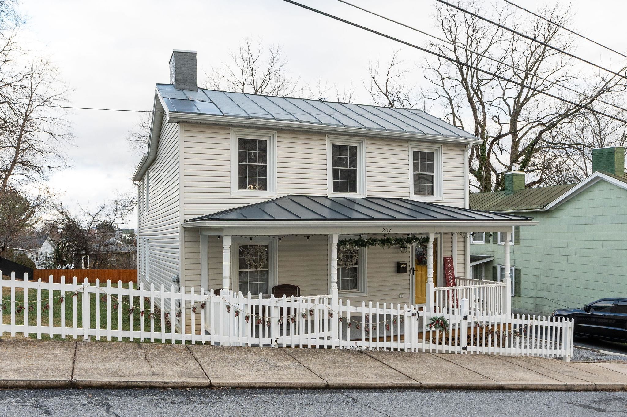 207 RESERVOIR ST