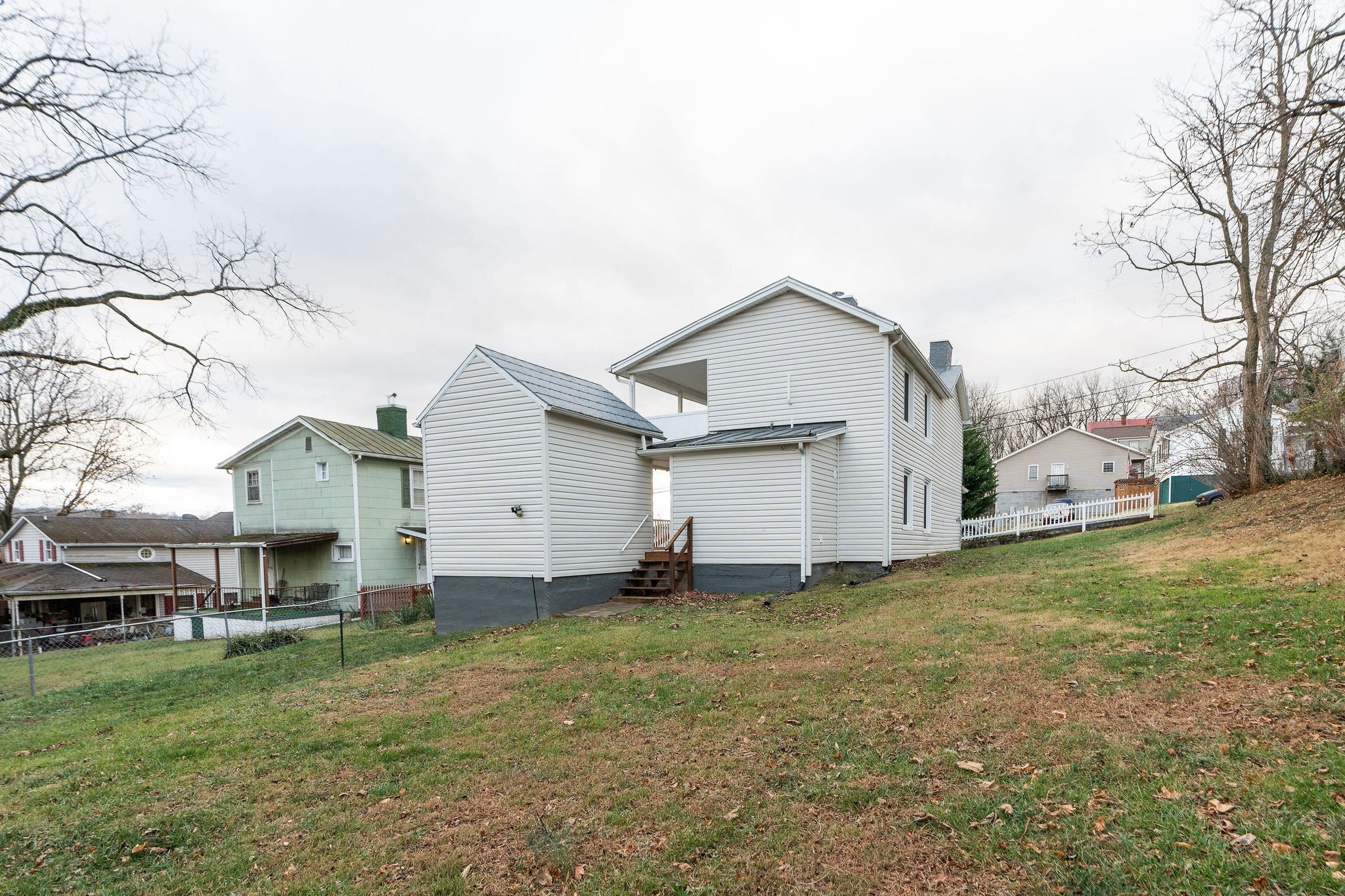 207 RESERVOIR ST