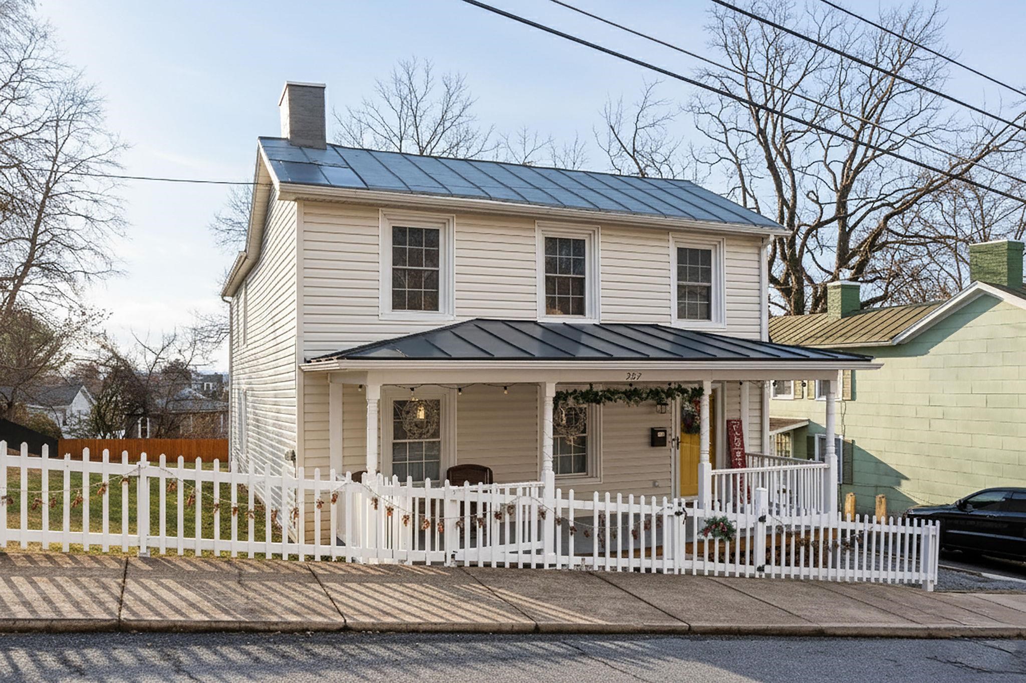207 RESERVOIR ST