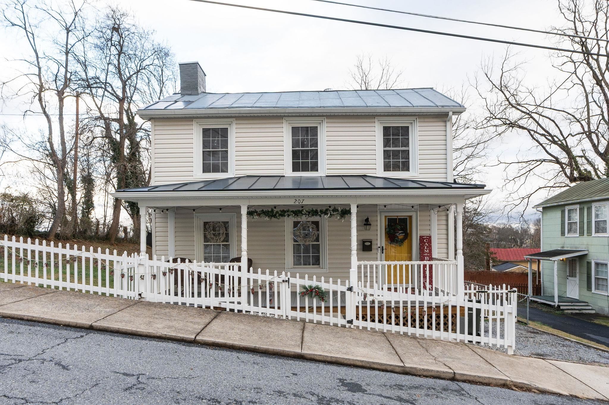207 RESERVOIR ST