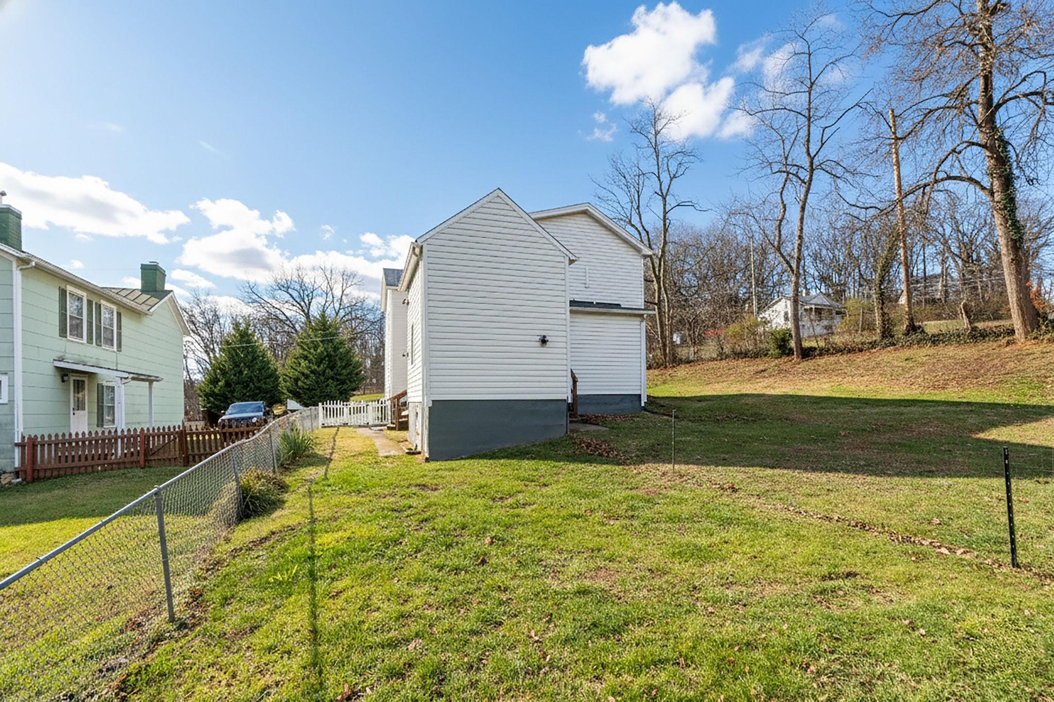 207 RESERVOIR ST