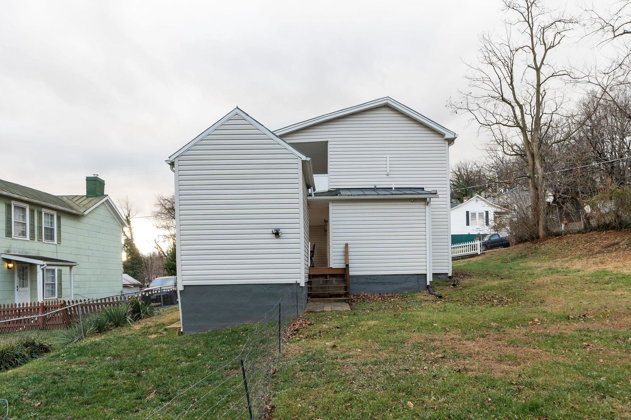 207 RESERVOIR ST
