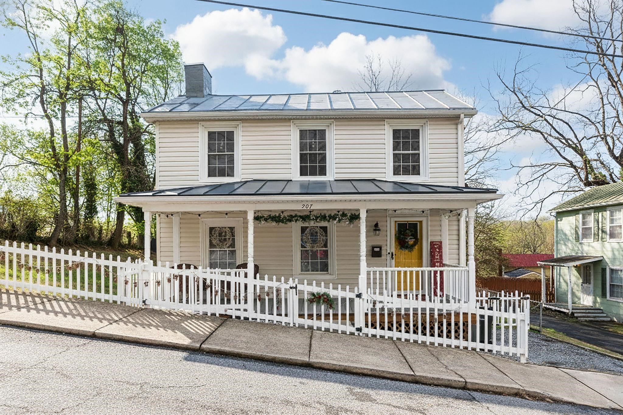 207 RESERVOIR ST