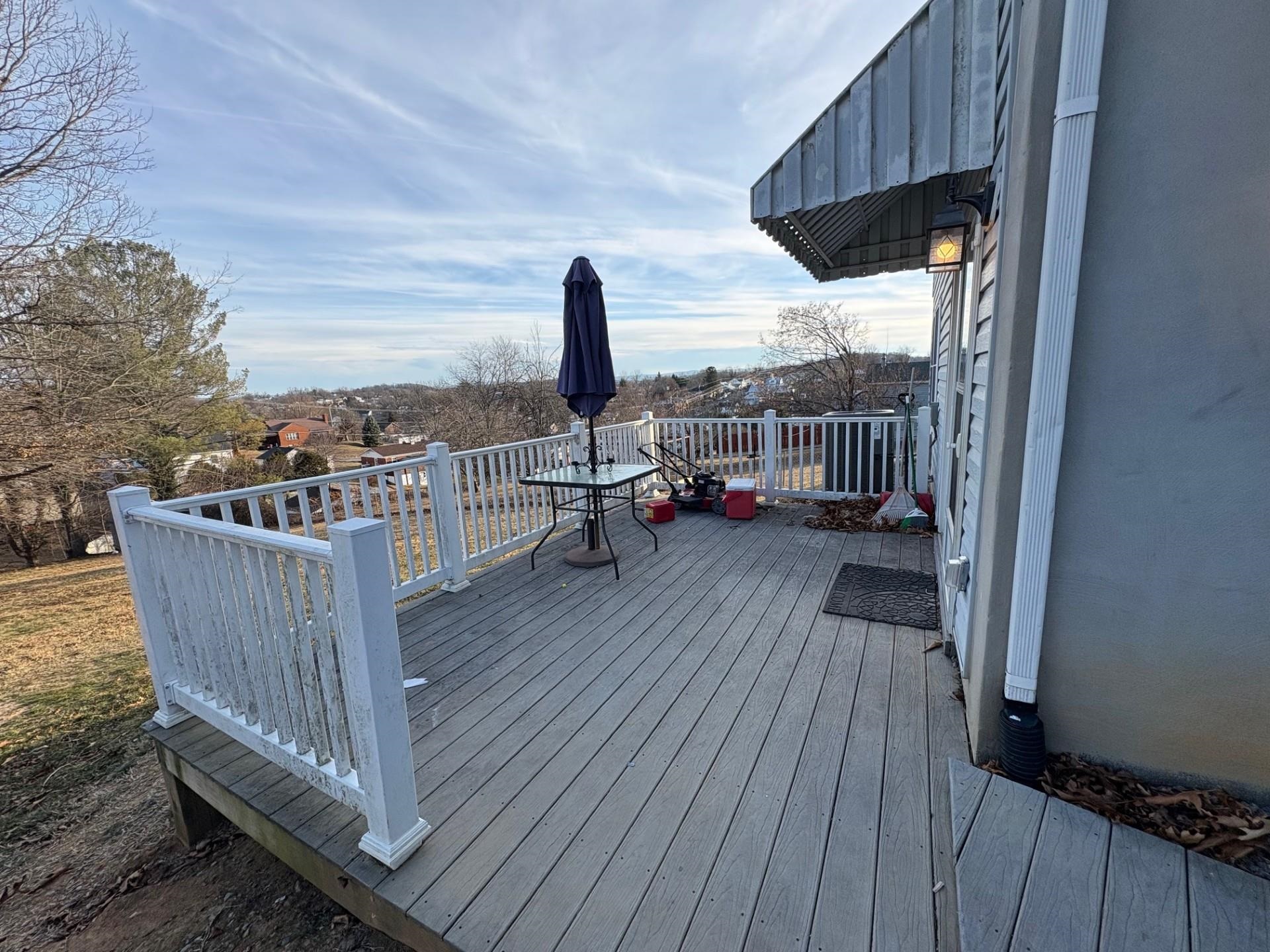 111 SKYLINE AVE