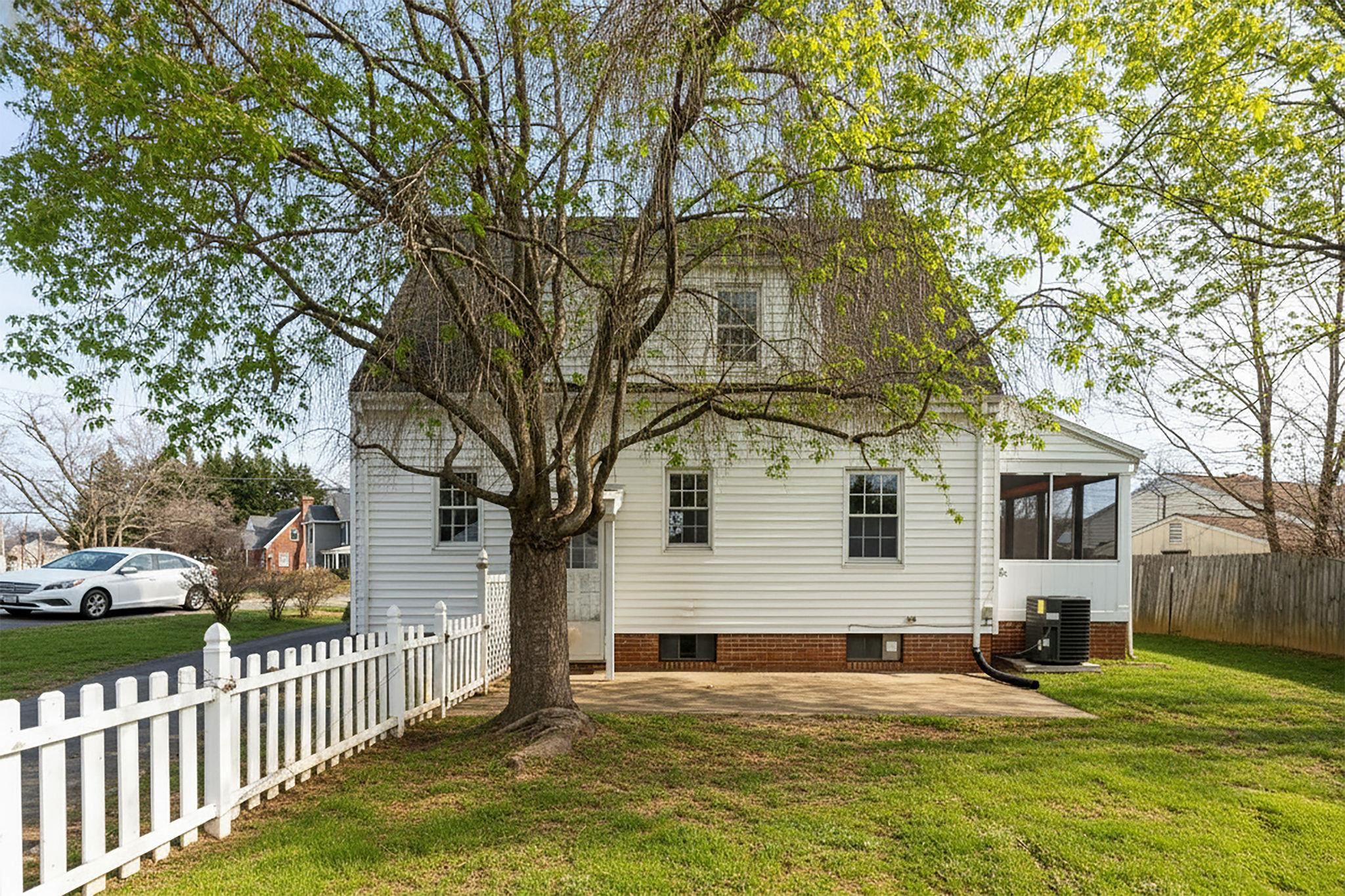 315 DUPONT CIR