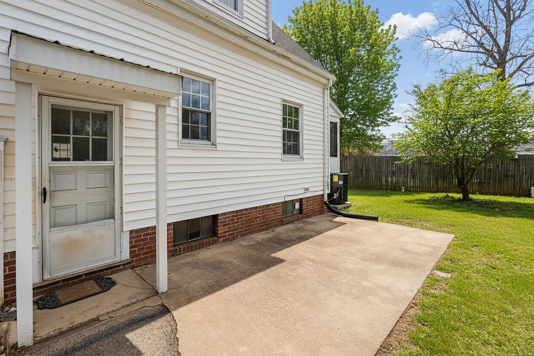 315 DUPONT CIR