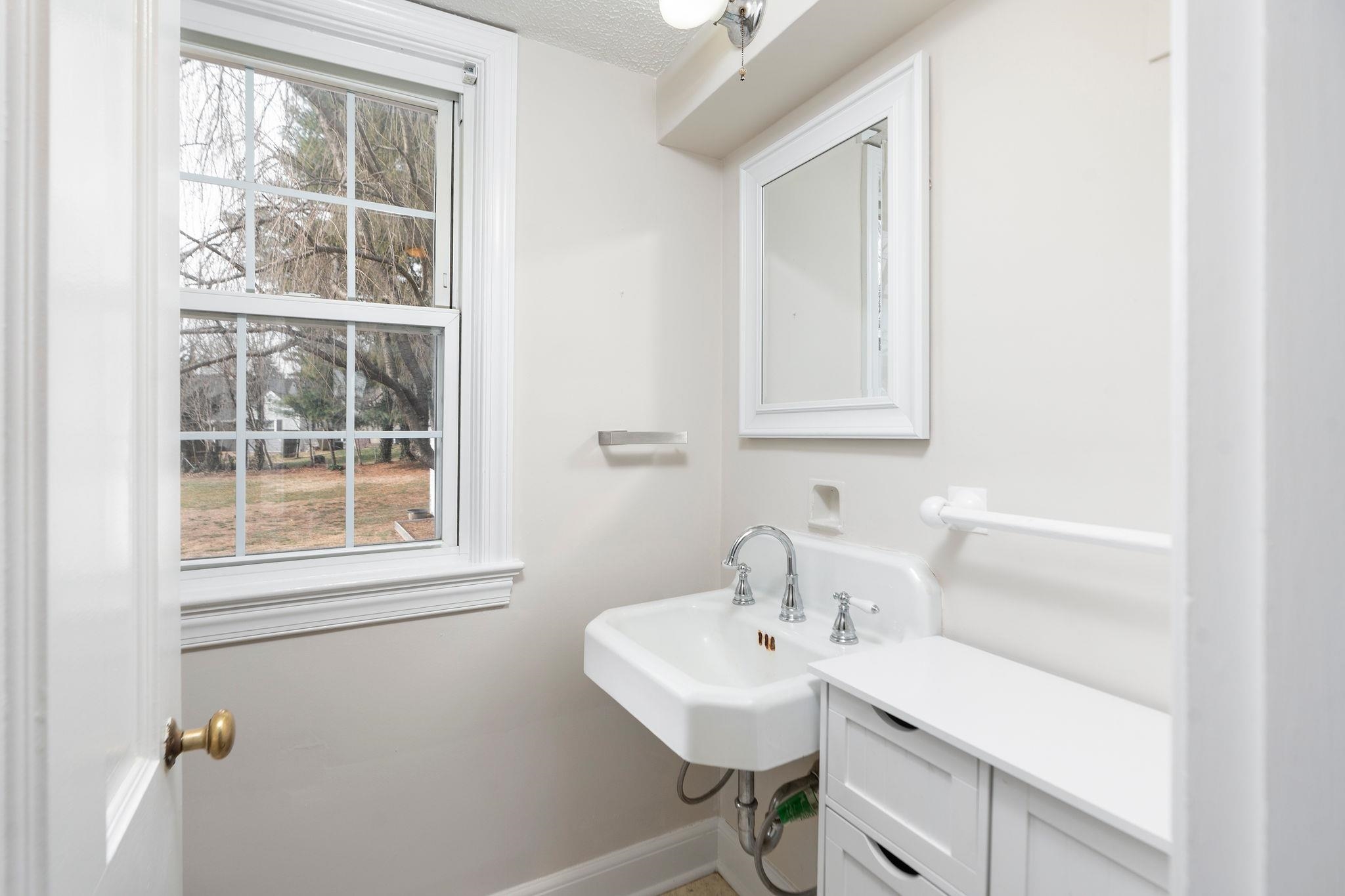 315 DUPONT CIR