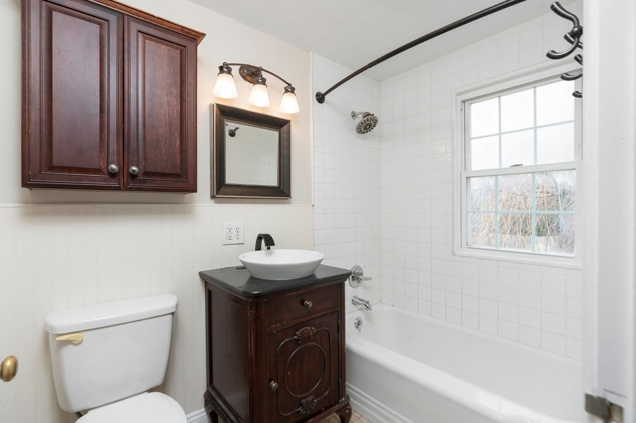 315 DUPONT CIR