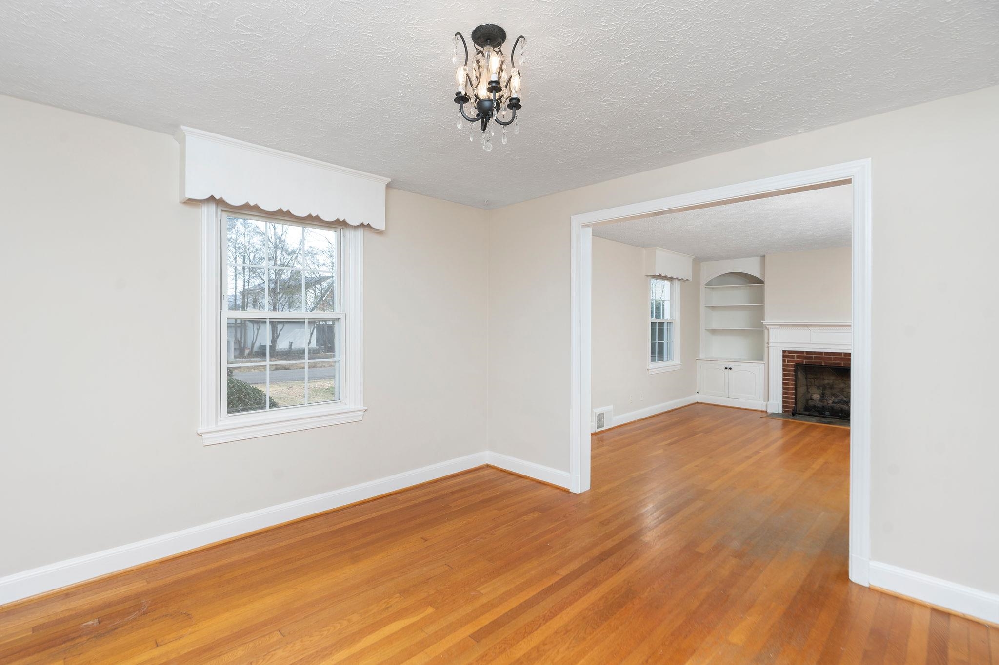 315 DUPONT CIR