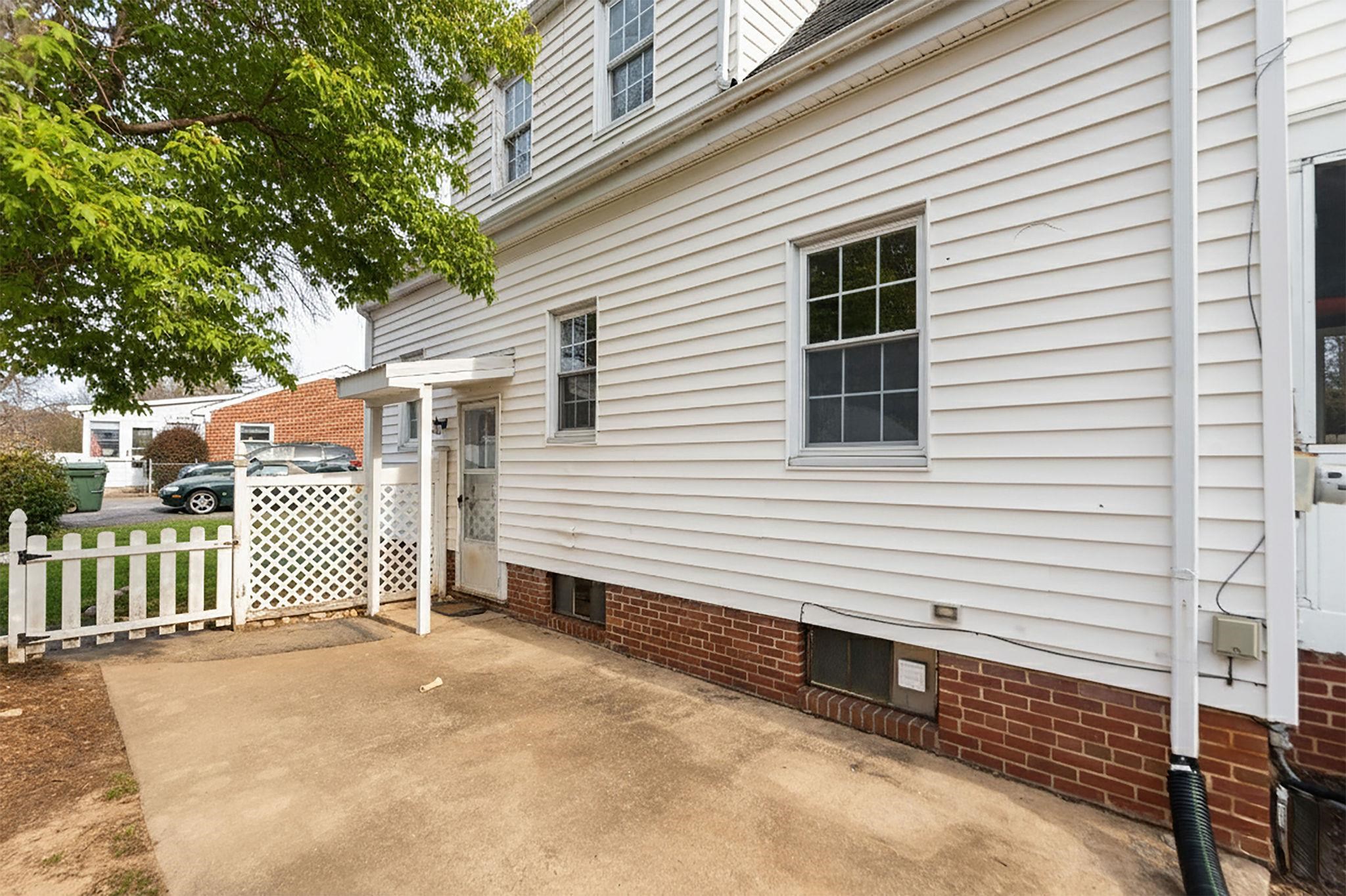 315 DUPONT CIR